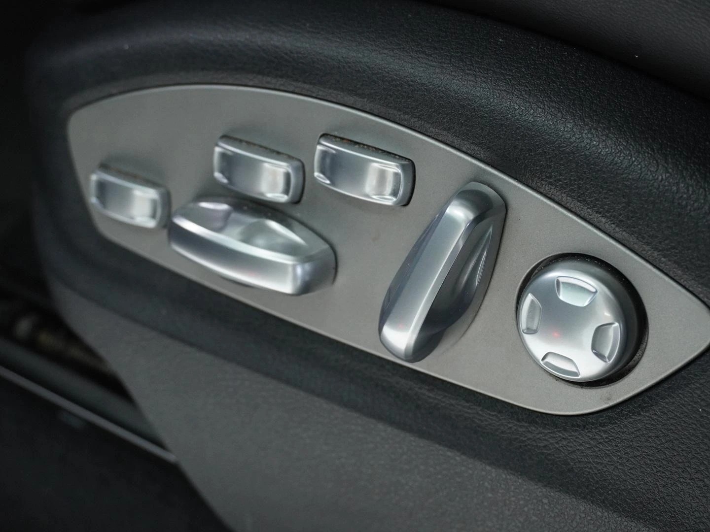 PORSCHE Cayenne GTS-image-15