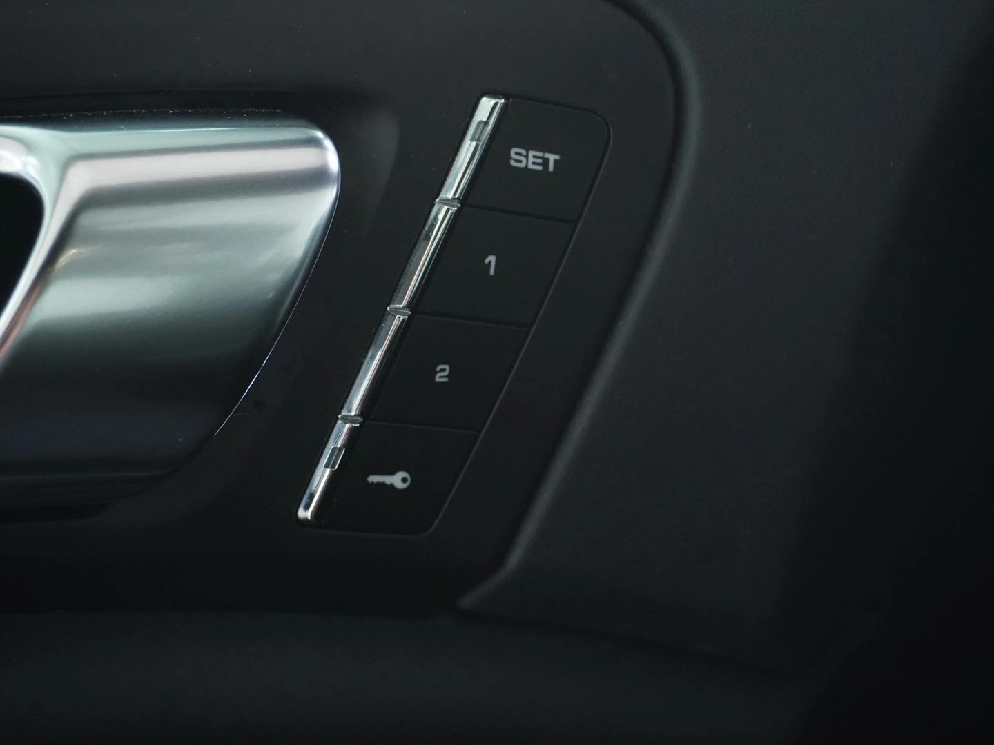 PORSCHE Cayenne GTS-image-11