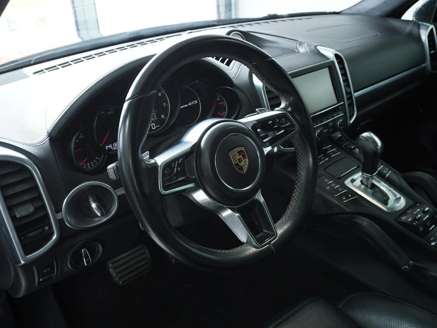 PORSCHE Cayenne GTS-image-2