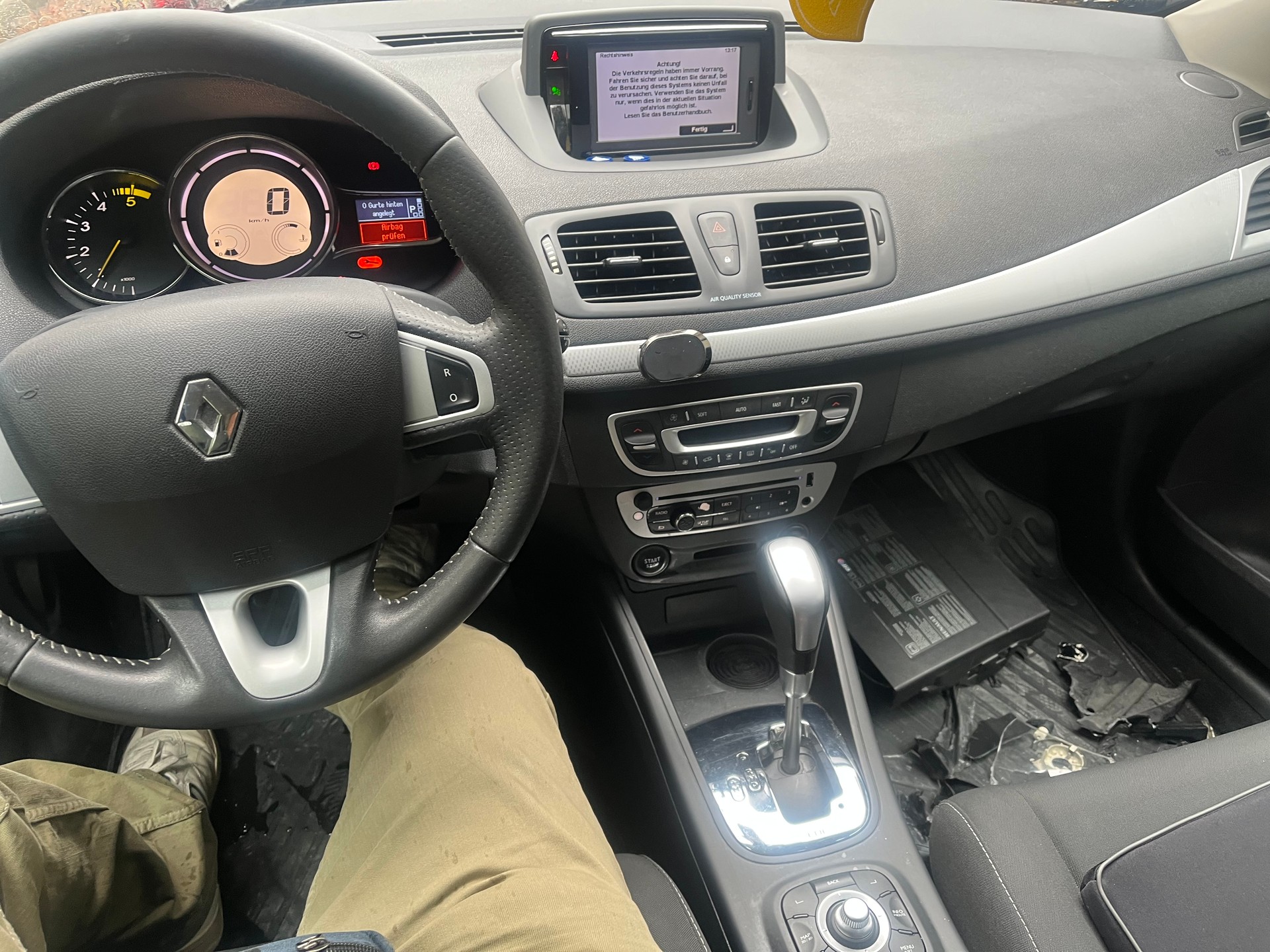 RENAULT Mégane 1.5 dCi Expression EDC-image-10
