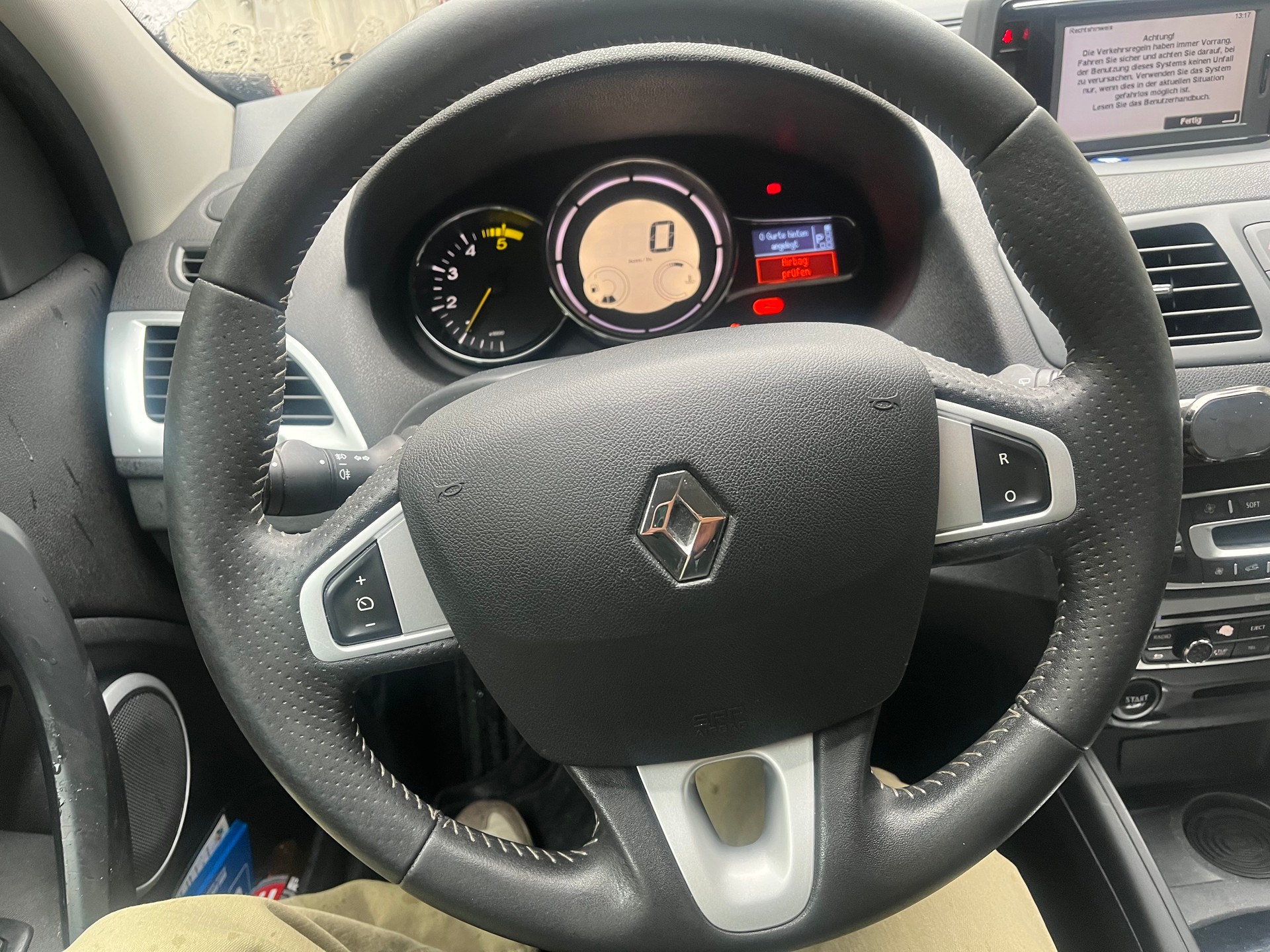 RENAULT Mégane 1.5 dCi Expression EDC-image-9