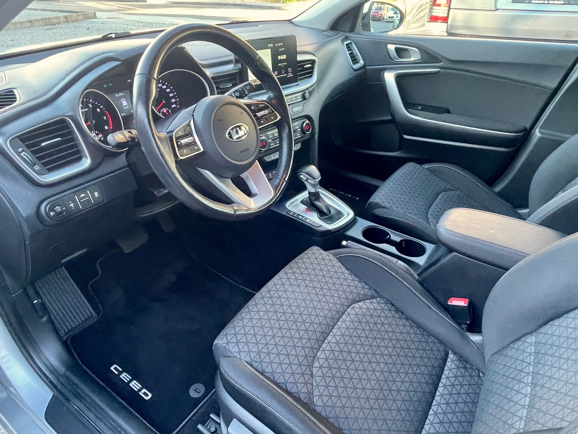 KIA Ceed Sportswagon 1.4 T-GDi Trend DCT-image-3