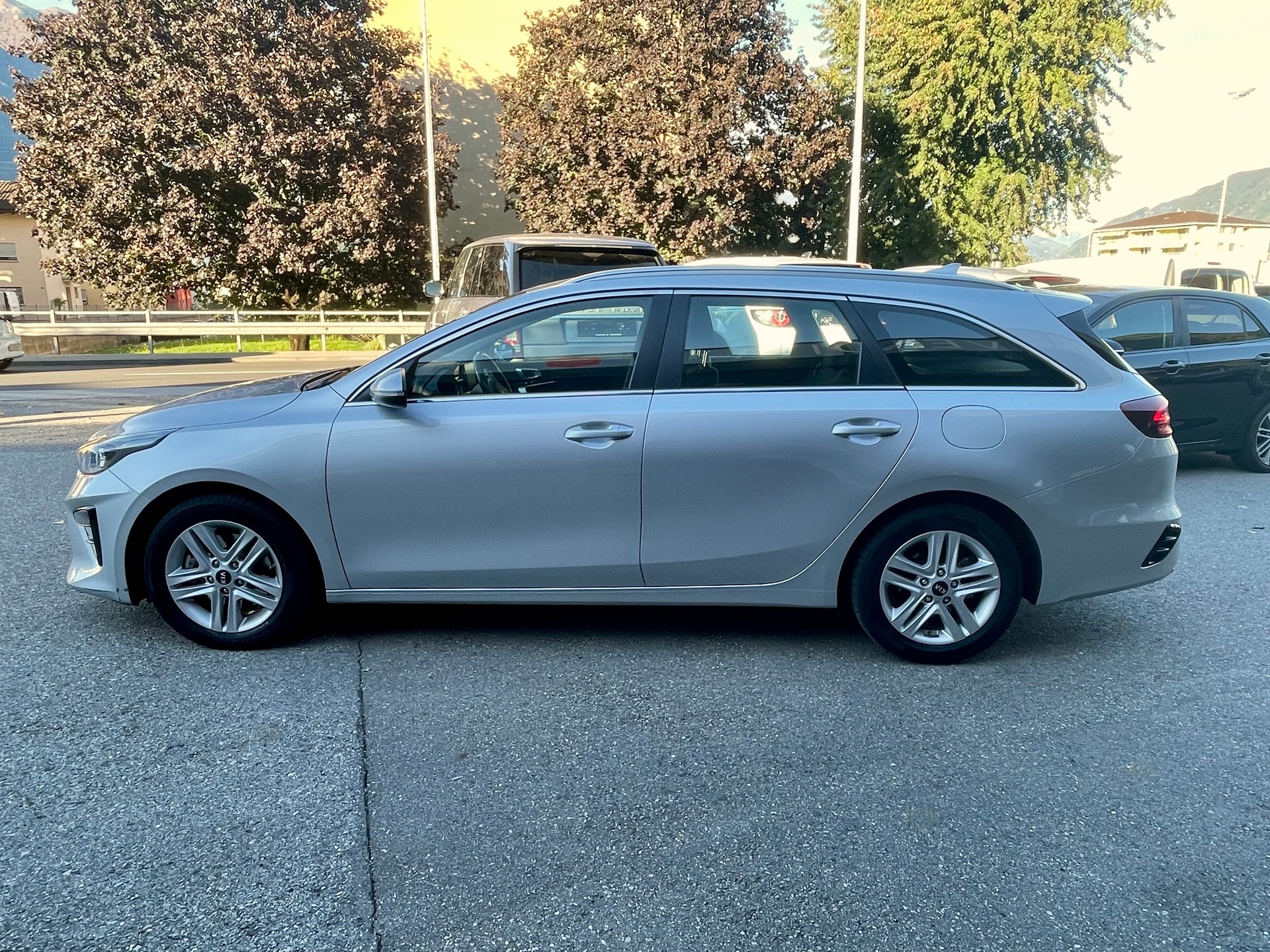 KIA Ceed Sportswagon 1.4 T-GDi Trend DCT-image-2