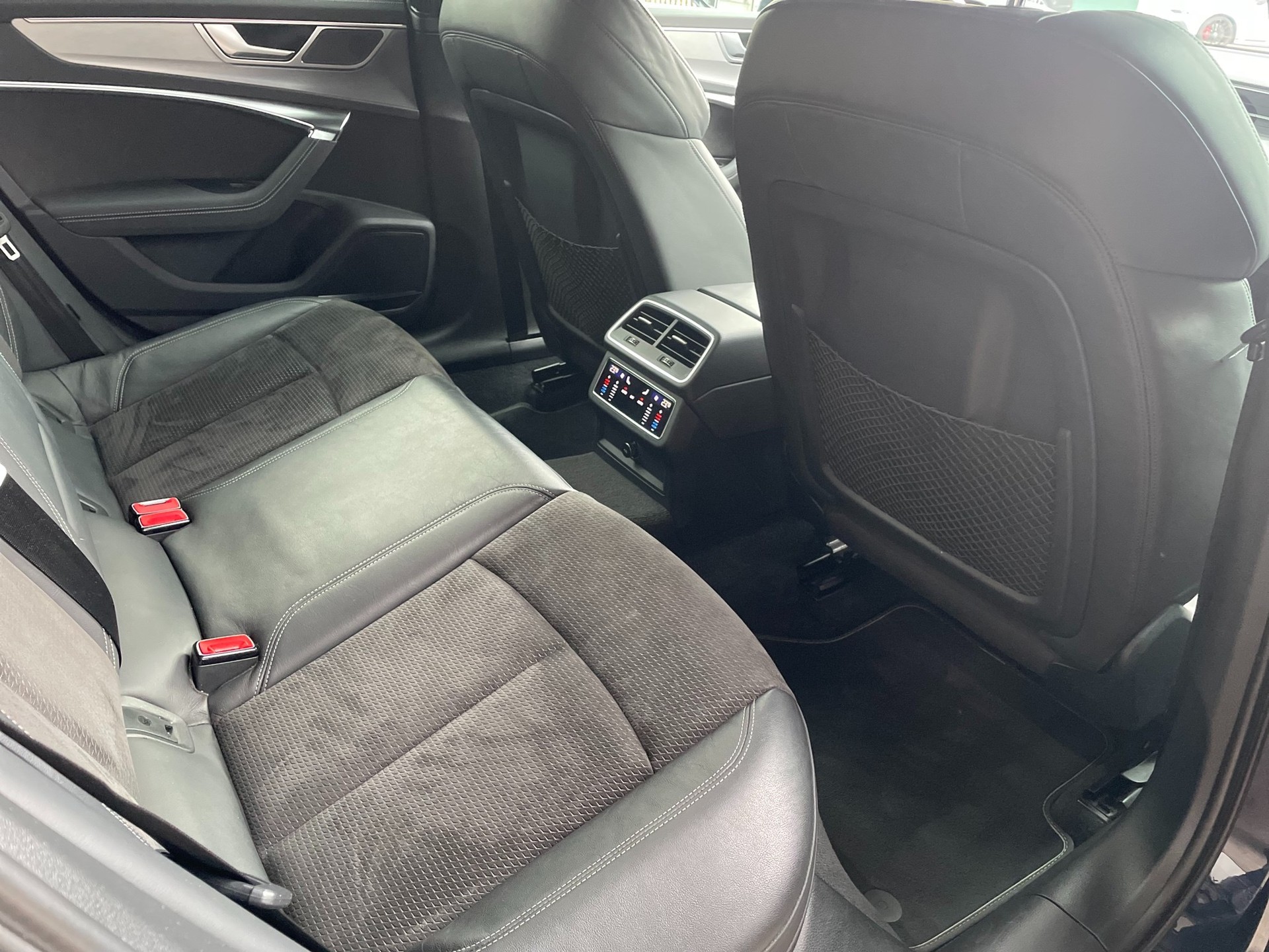 AUDI A6 Avant 55 TFSI Sport quattro S-tronic S-Line-image-10