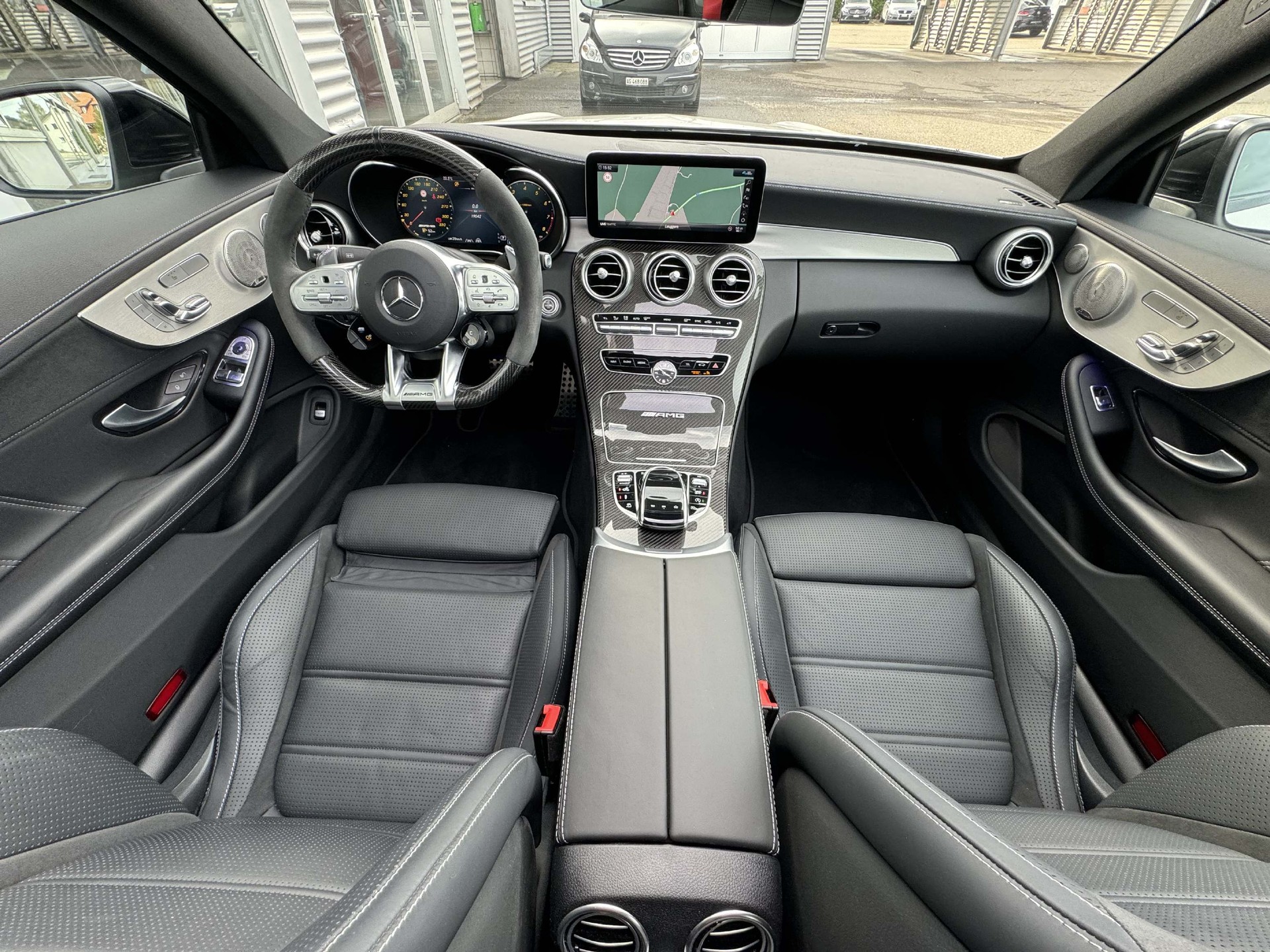 MERCEDES-BENZ C 63 S AMG Coupé-image-8