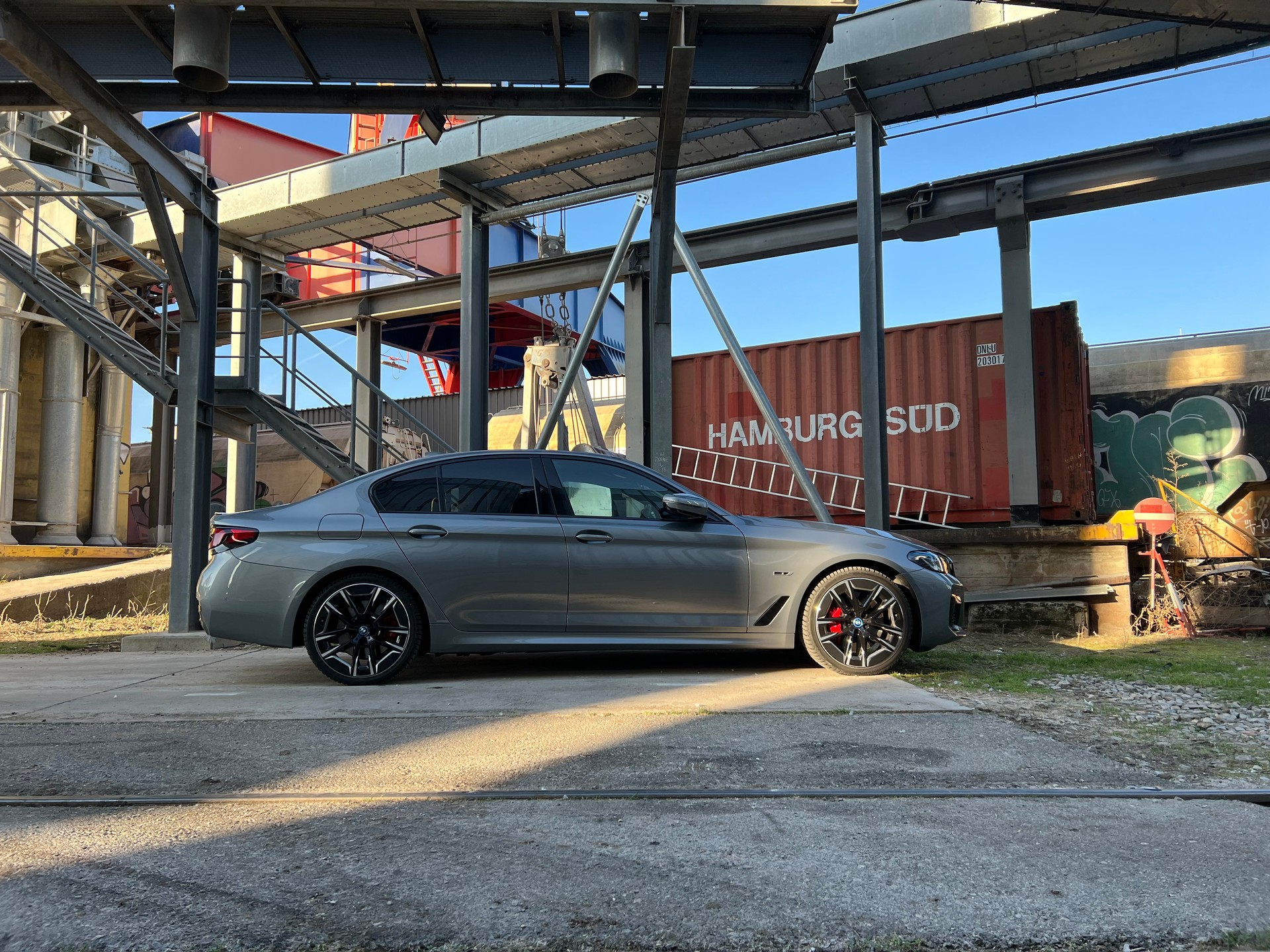 BMW 545e xDrive M Sport Pro Steptronic-image-15