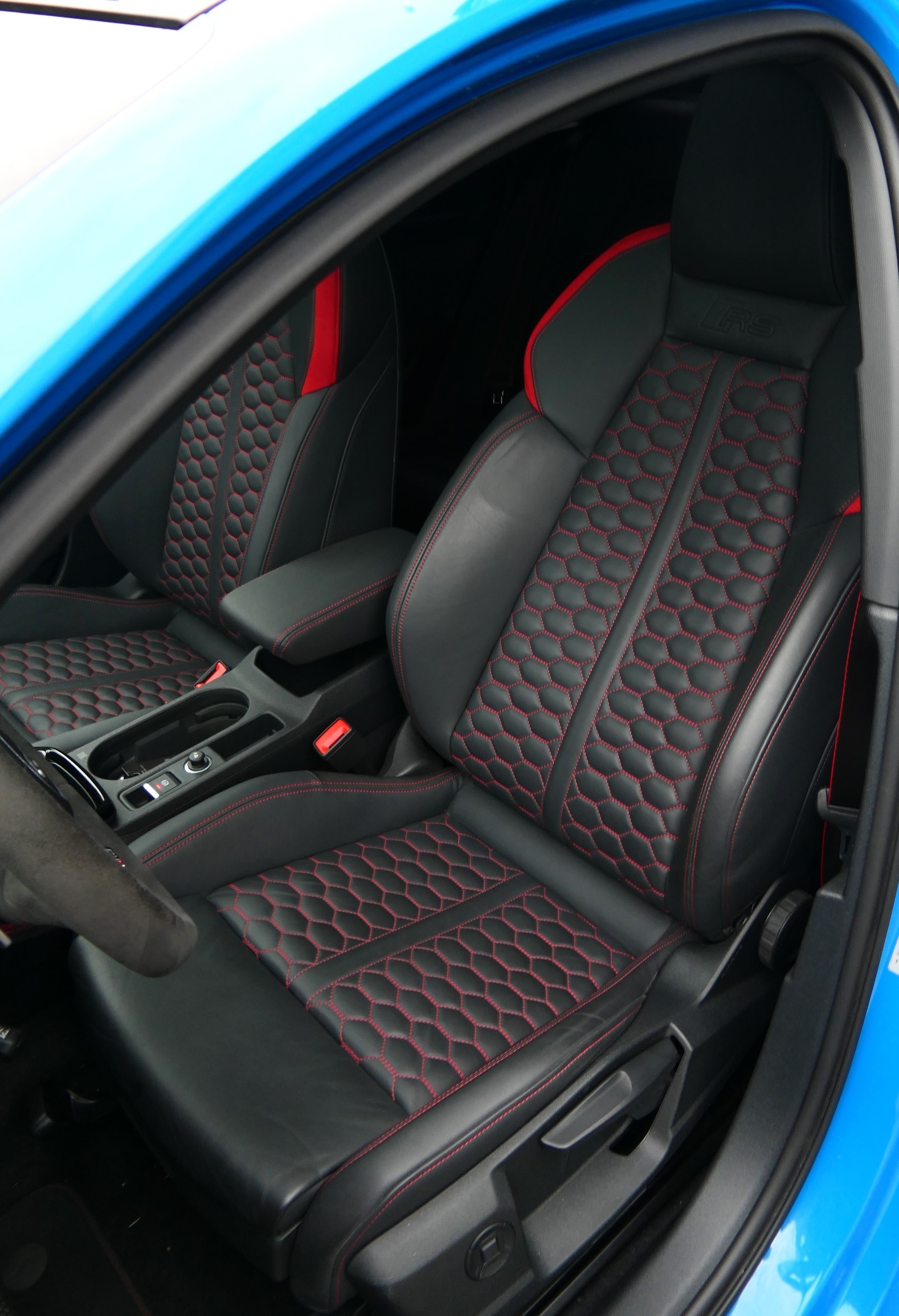 AUDI RS3 Limousine 2.5 TSI quattro S-tronic-image-5