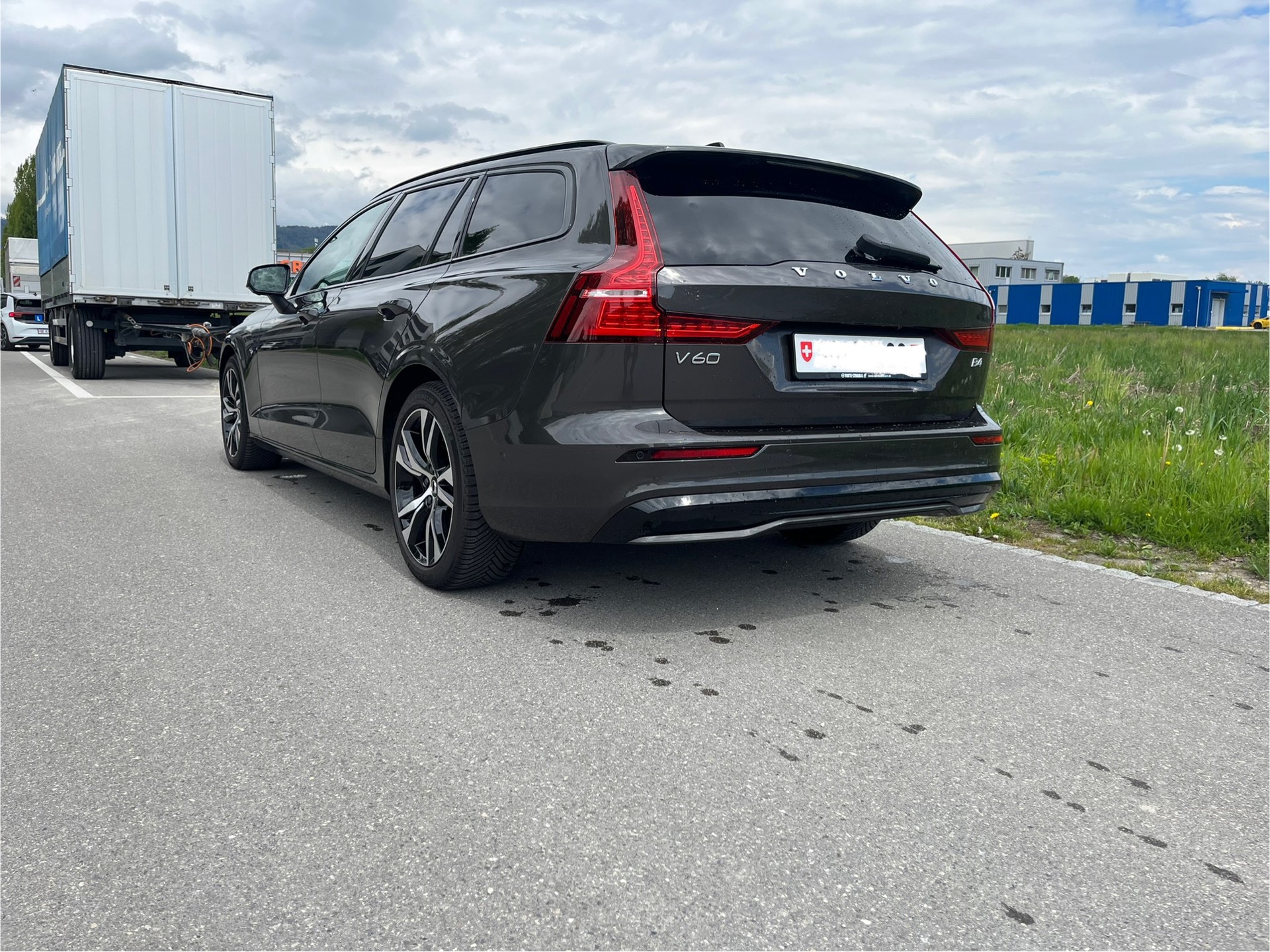 VOLVO V60 B4 Diesel Mild Hybrid Ultimate Dark Geartronic-image-2