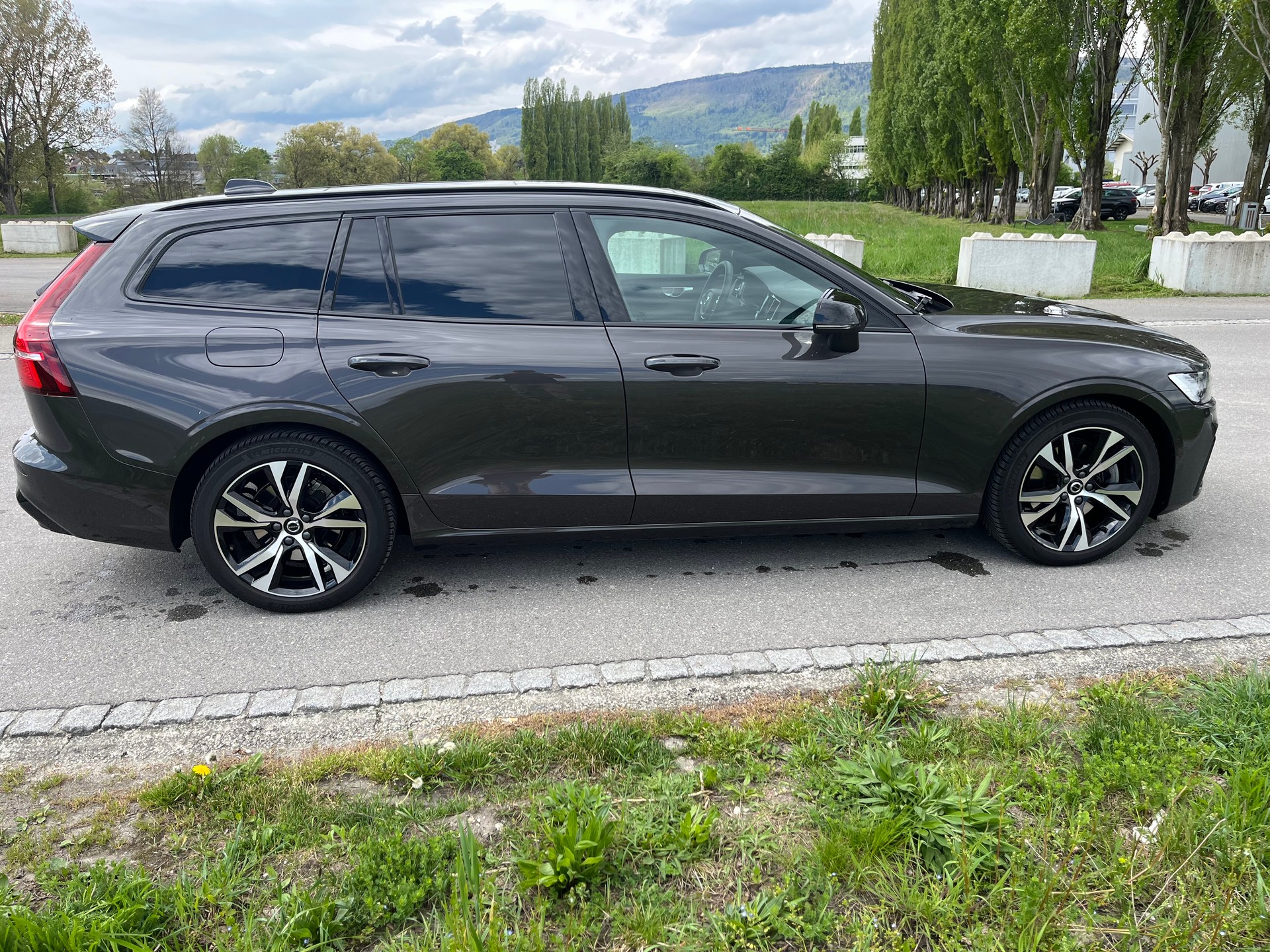 VOLVO V60 B4 Diesel Mild Hybrid Ultimate Dark Geartronic-image-3