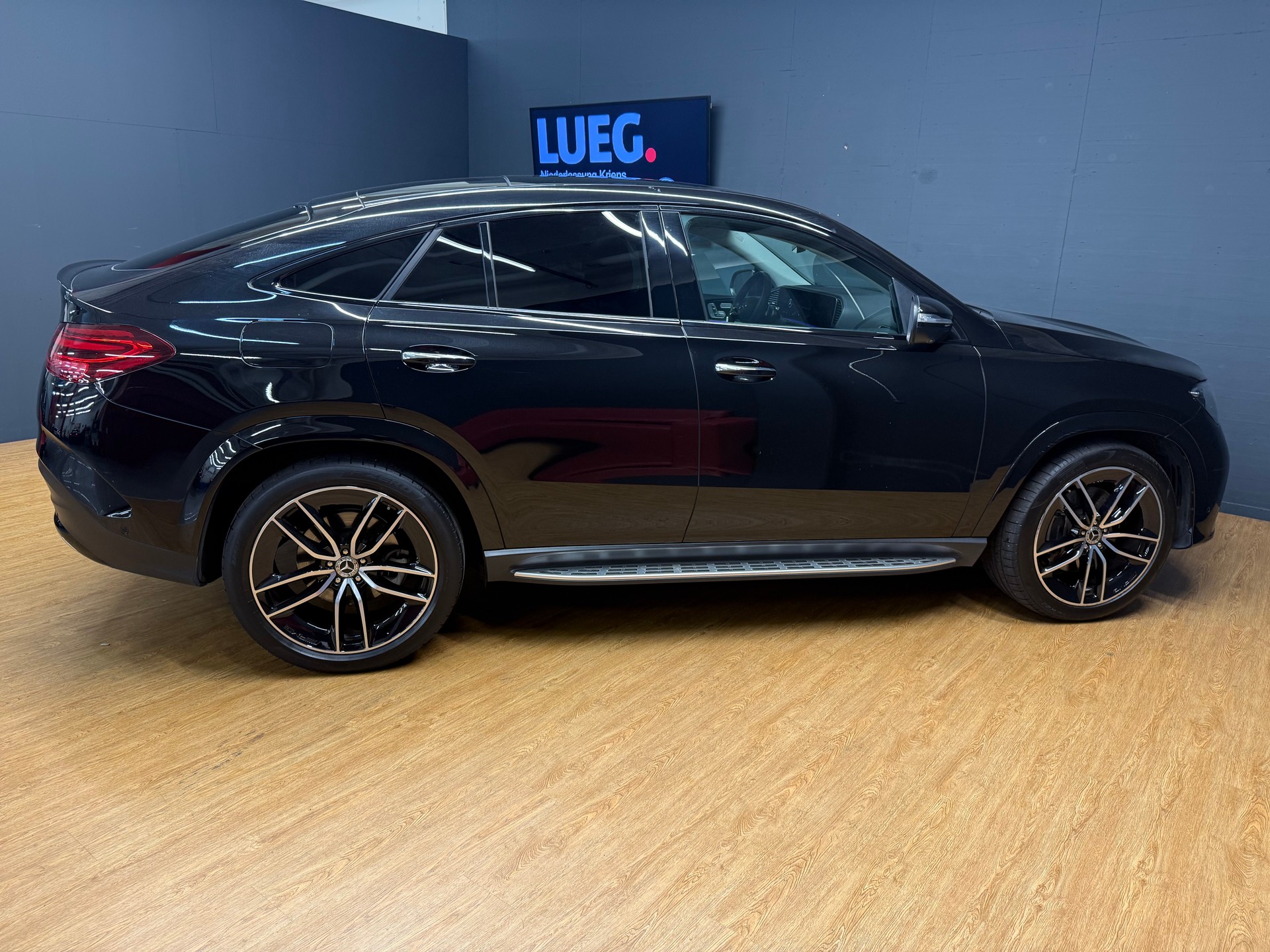 MERCEDES-BENZ GLE 300 d 4M - AMG - Coupé / 360 Grad Kamera / Spiegel-Paket / Memory-Paket-image-6