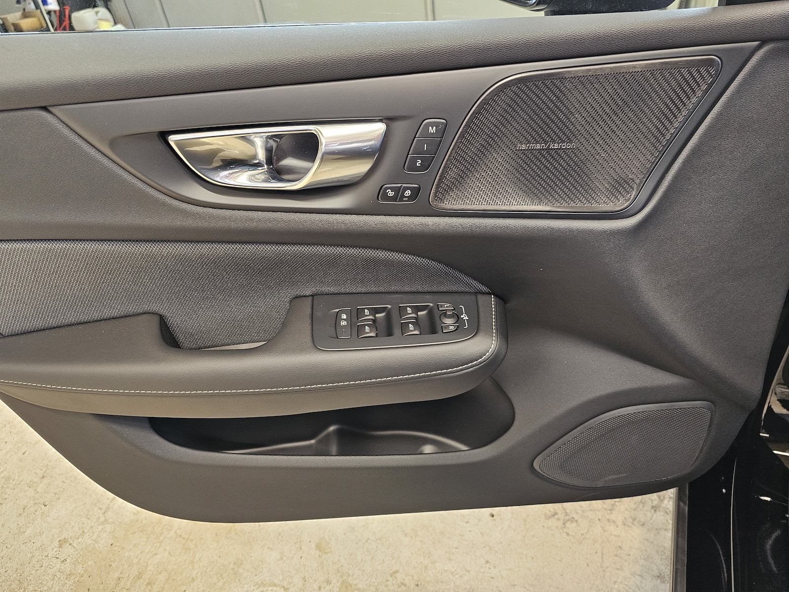 VOLVO V60 2.0 T6 TE Ultimate Dark eAWD-image-6