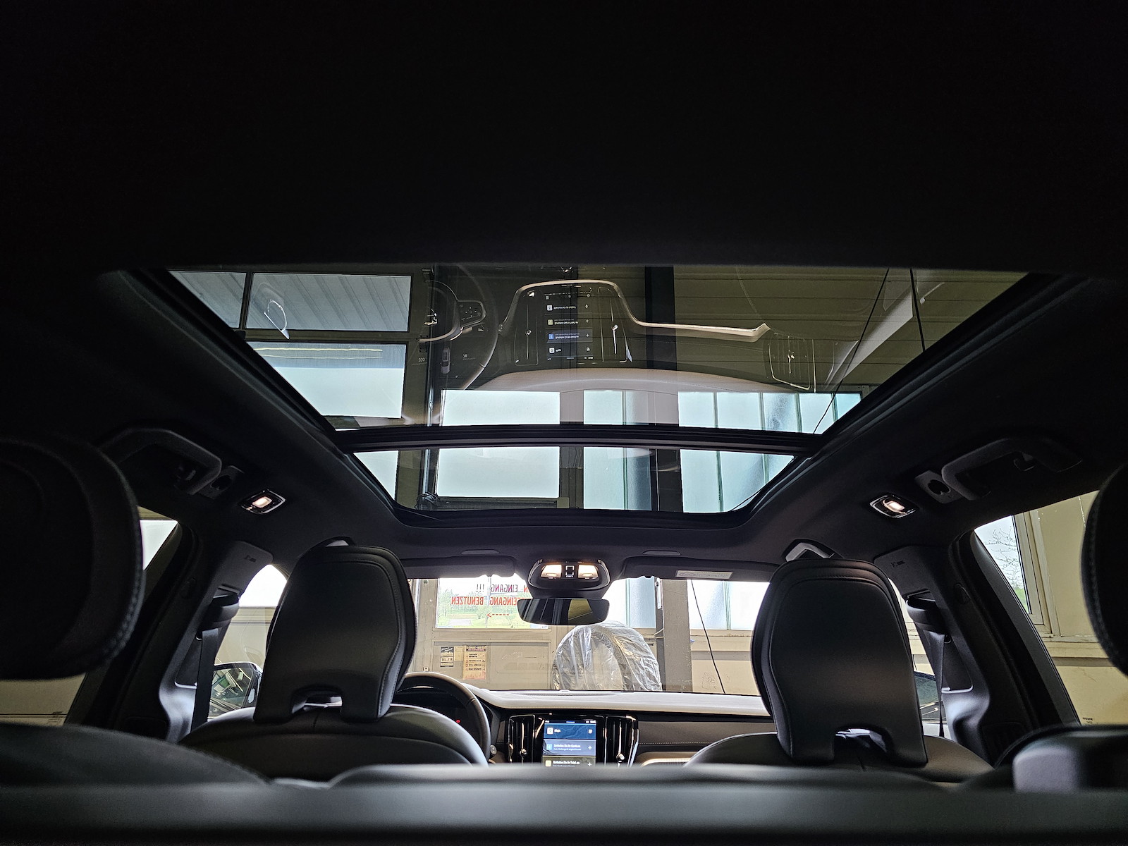 VOLVO V60 2.0 T6 TE Ultimate Dark eAWD-image-14