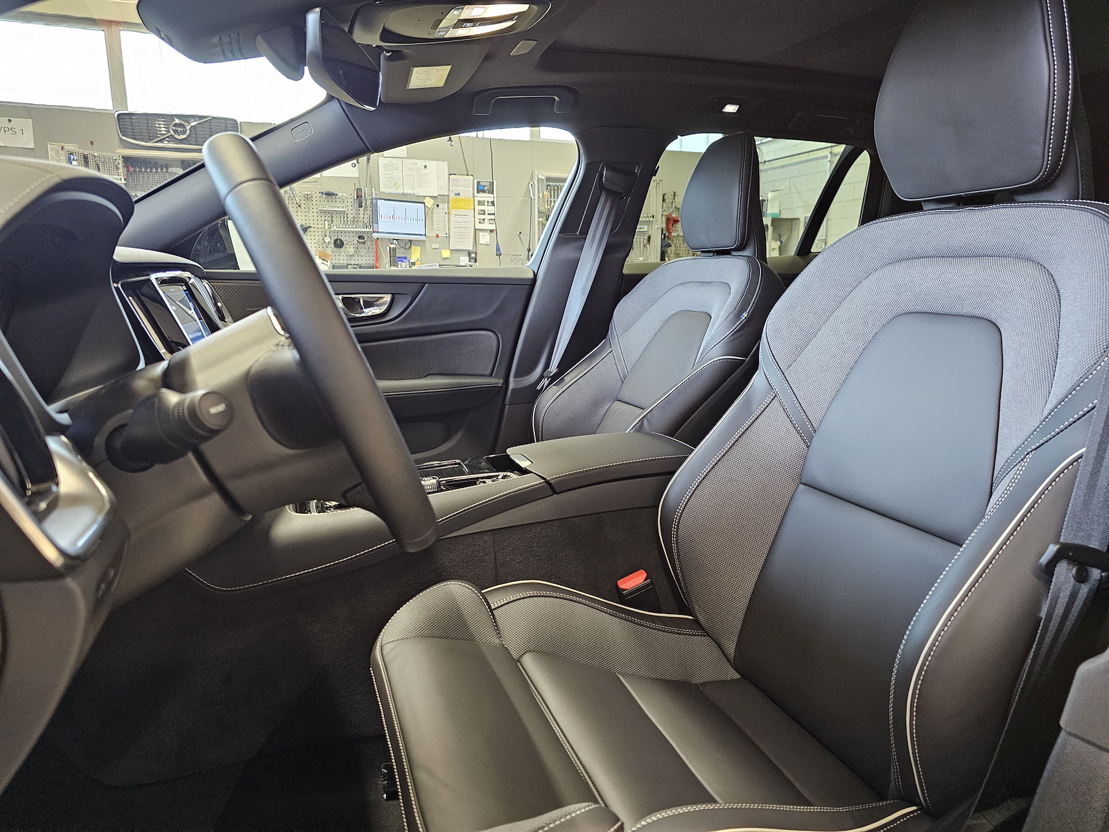 VOLVO V60 2.0 T6 TE Ultimate Dark eAWD-image-7