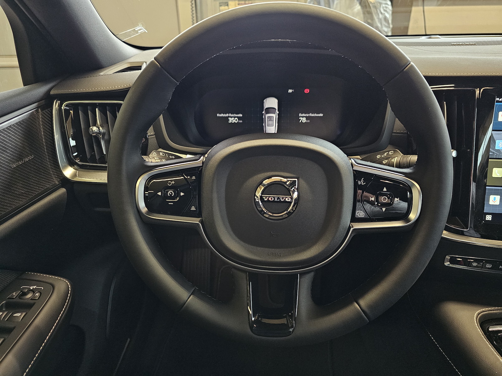 VOLVO V60 2.0 T6 TE Ultimate Dark eAWD-image-8