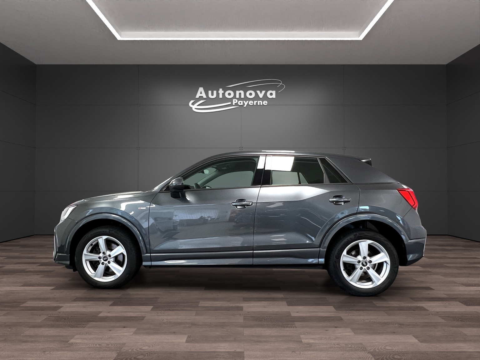 AUDI Q2 35 TDI S line quattro S-tronic-image-2