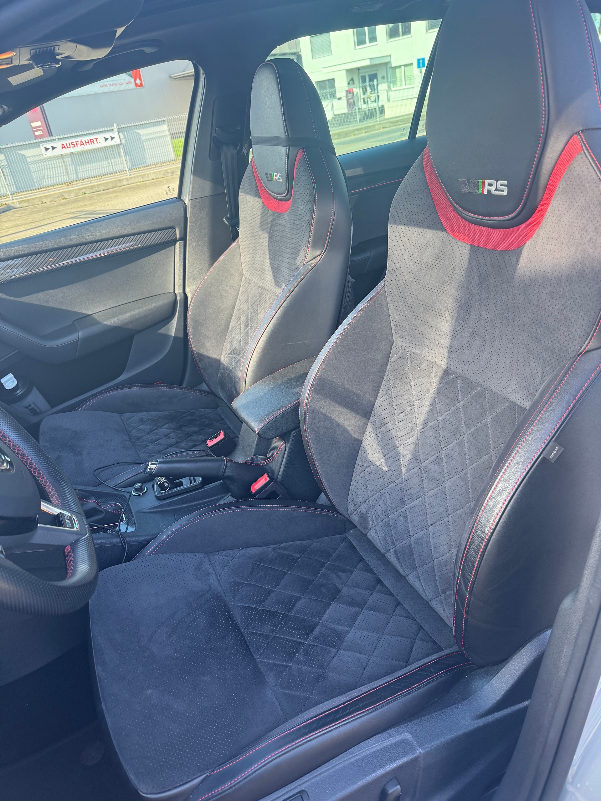 SKODA Octavia Combi 2.0 TSI RS Final Edition DSG-image-2