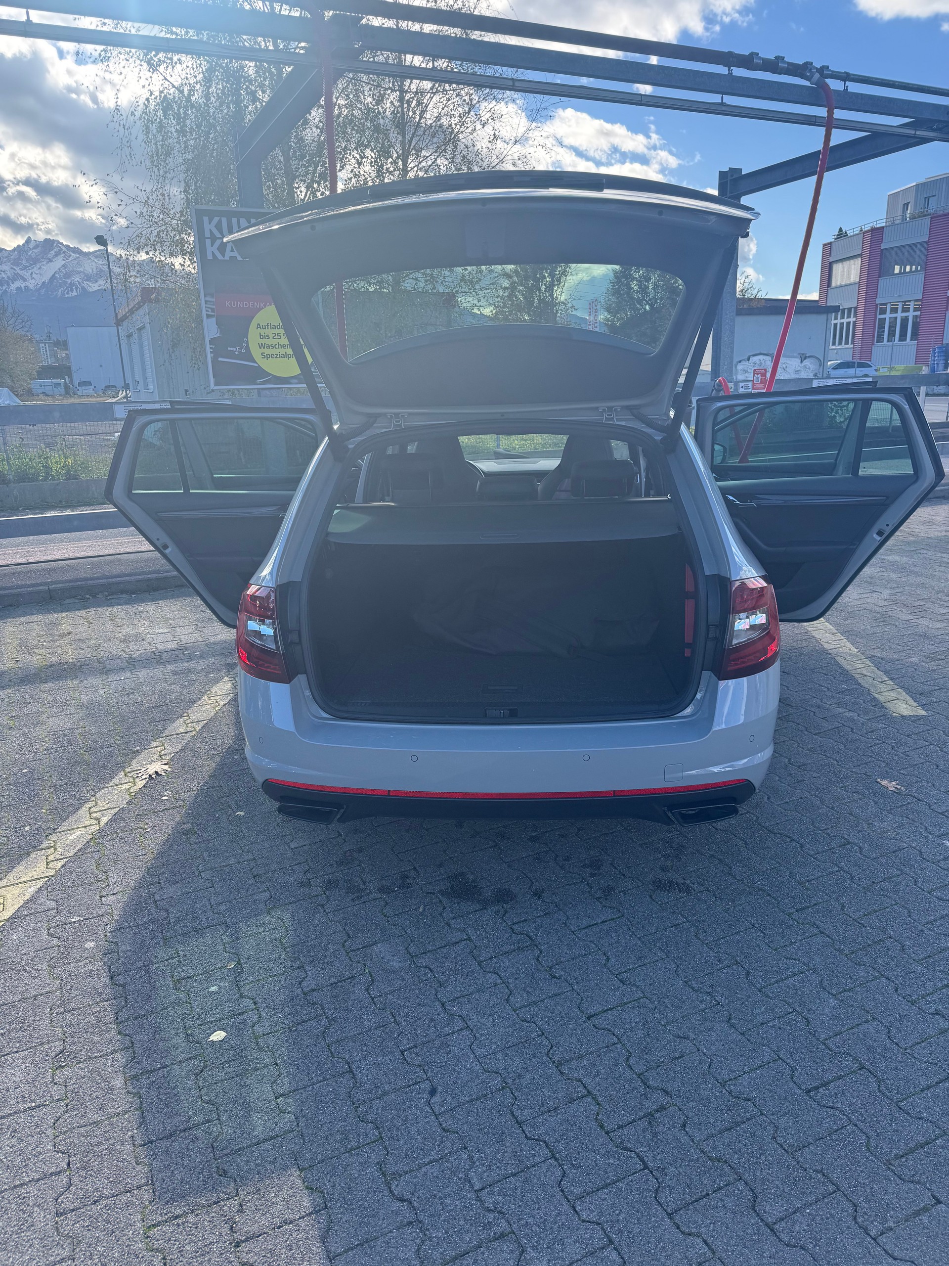 SKODA Octavia Combi 2.0 TSI RS Final Edition DSG-image-4