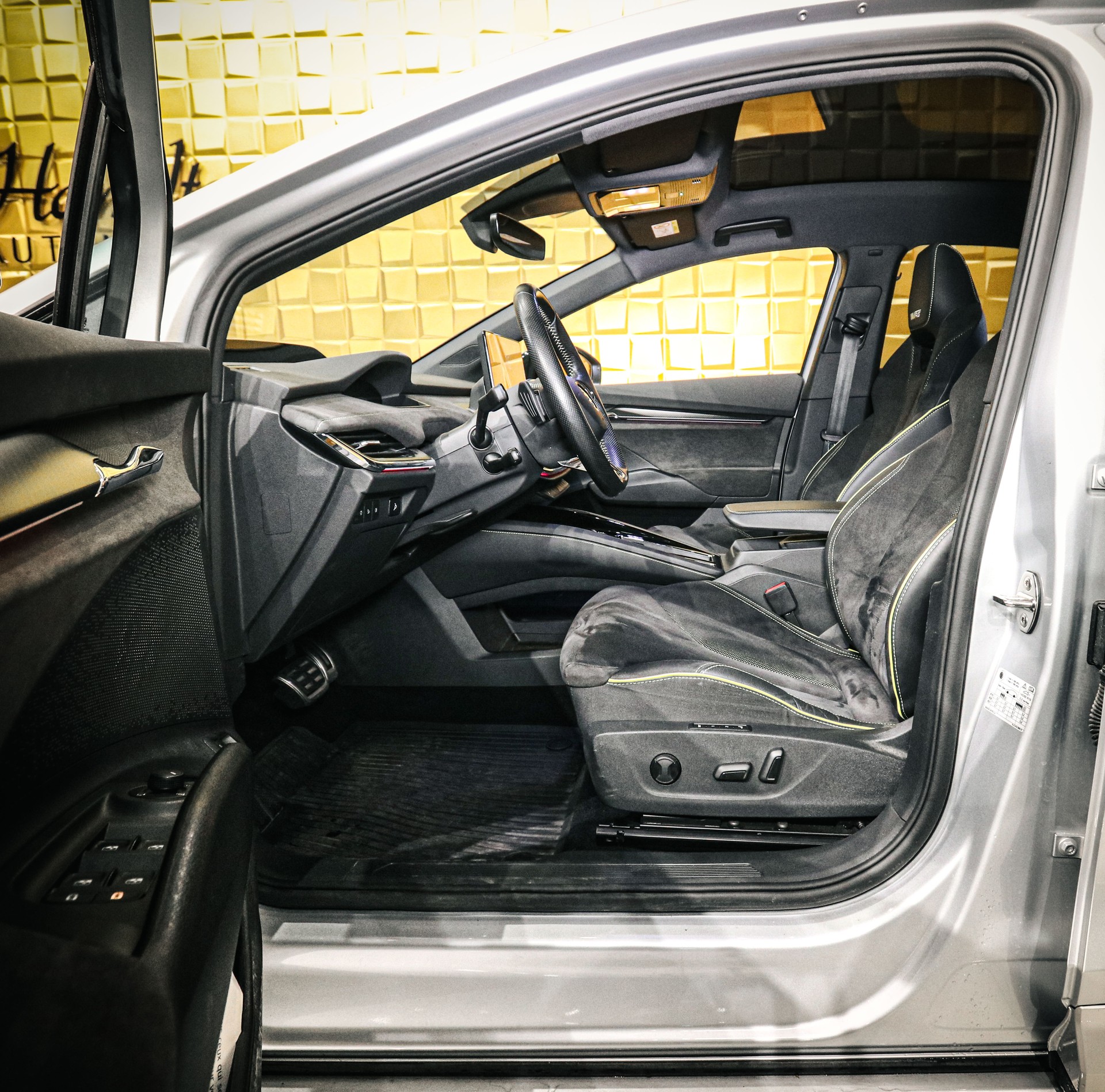 SKODA ENYAQ Coupé RS iV 80 4x4 (AHK)-image-10