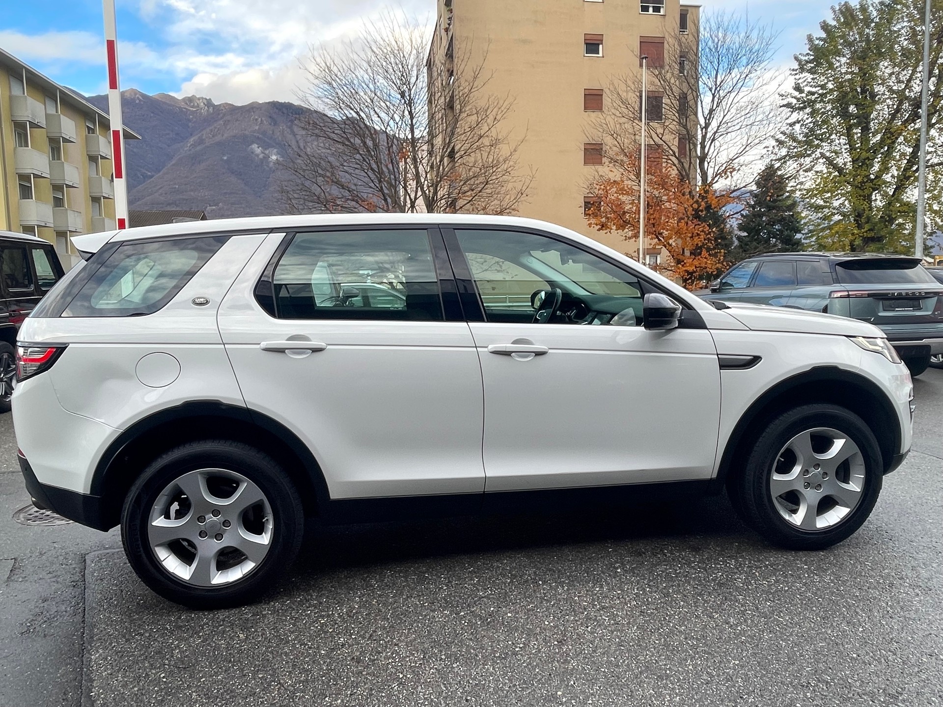 LAND ROVER Discovery Sport 2.0 Si4 SE AT9-image-9