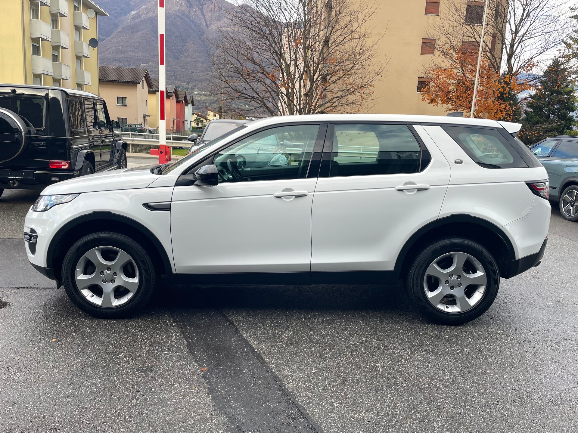 LAND ROVER Discovery Sport 2.0 Si4 SE AT9-image-5