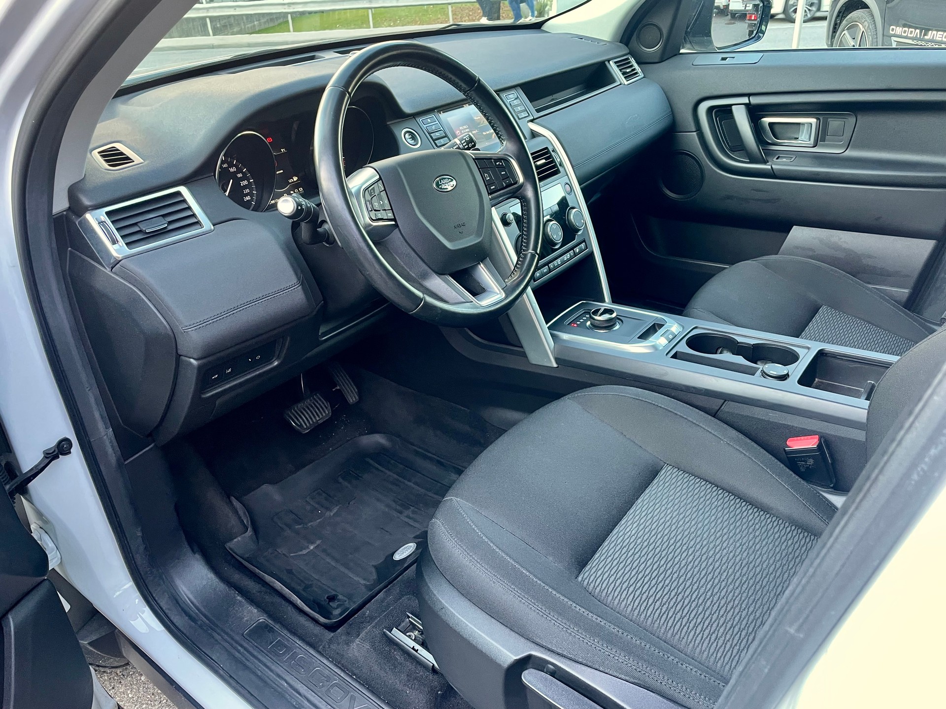 LAND ROVER Discovery Sport 2.0 Si4 SE AT9-image-2