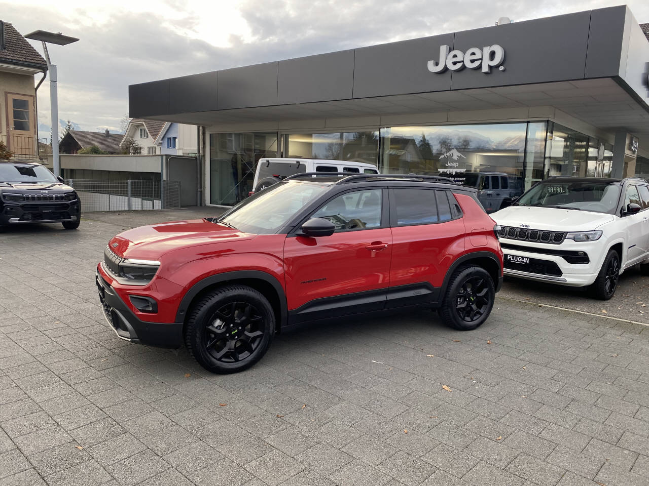JEEP Avenger 1.2 MHEV Overland 4xe-image-1