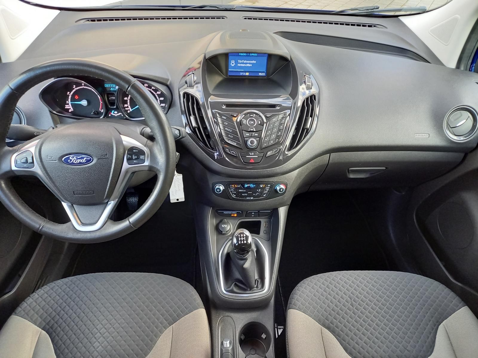 FORD Tourneo Courier 1.0 SCTi Titanium-image-4