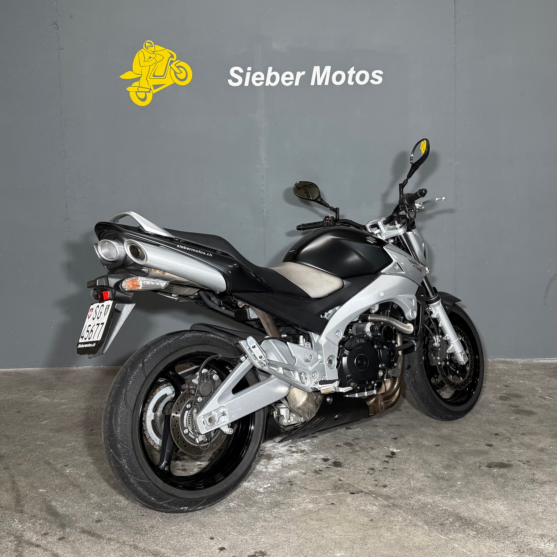 SUZUKI GSR600UA-showroom-element-3