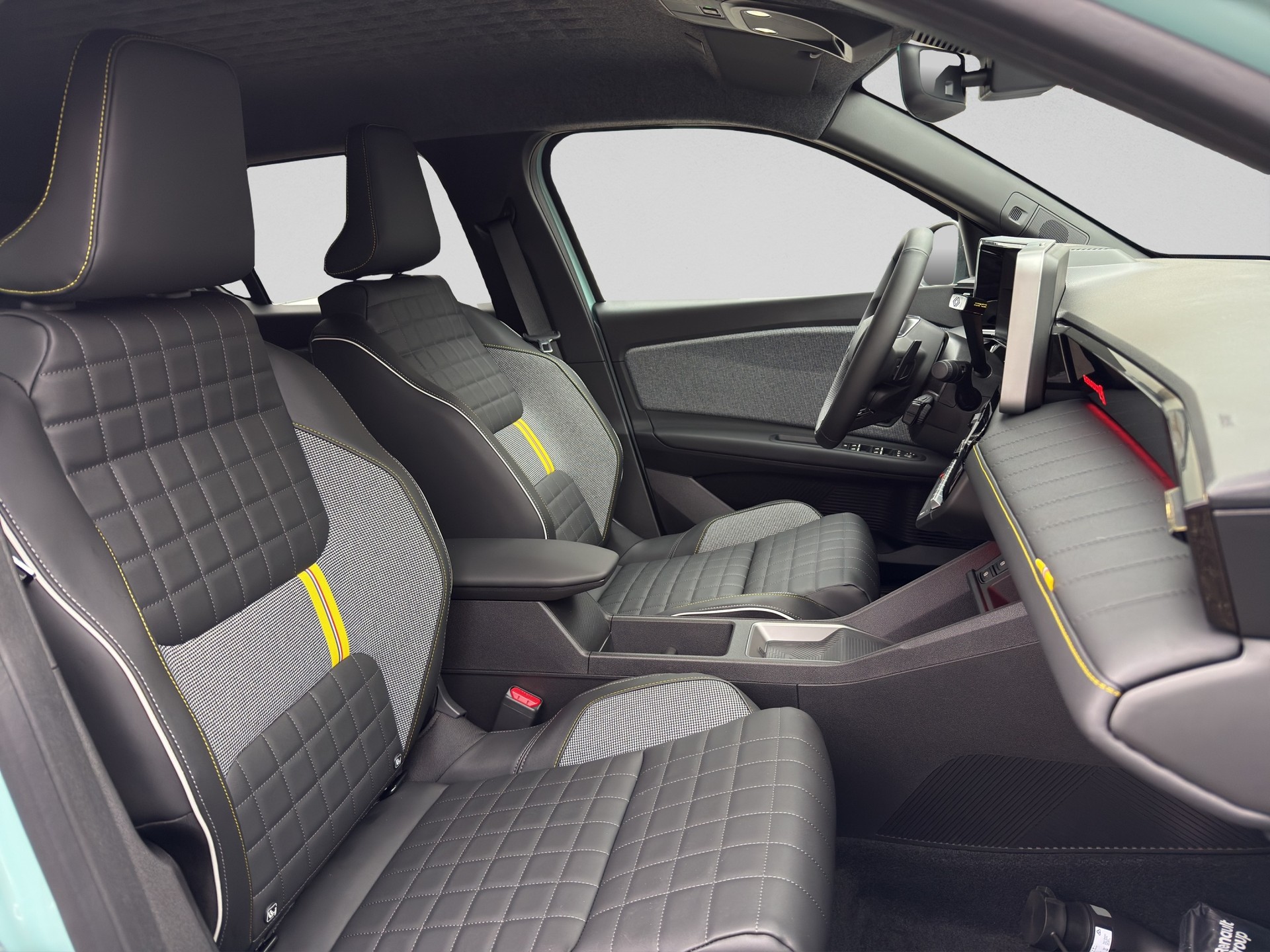 RENAULT R4 E-Tech Comfort Range 52 kWh Iconic-image-16
