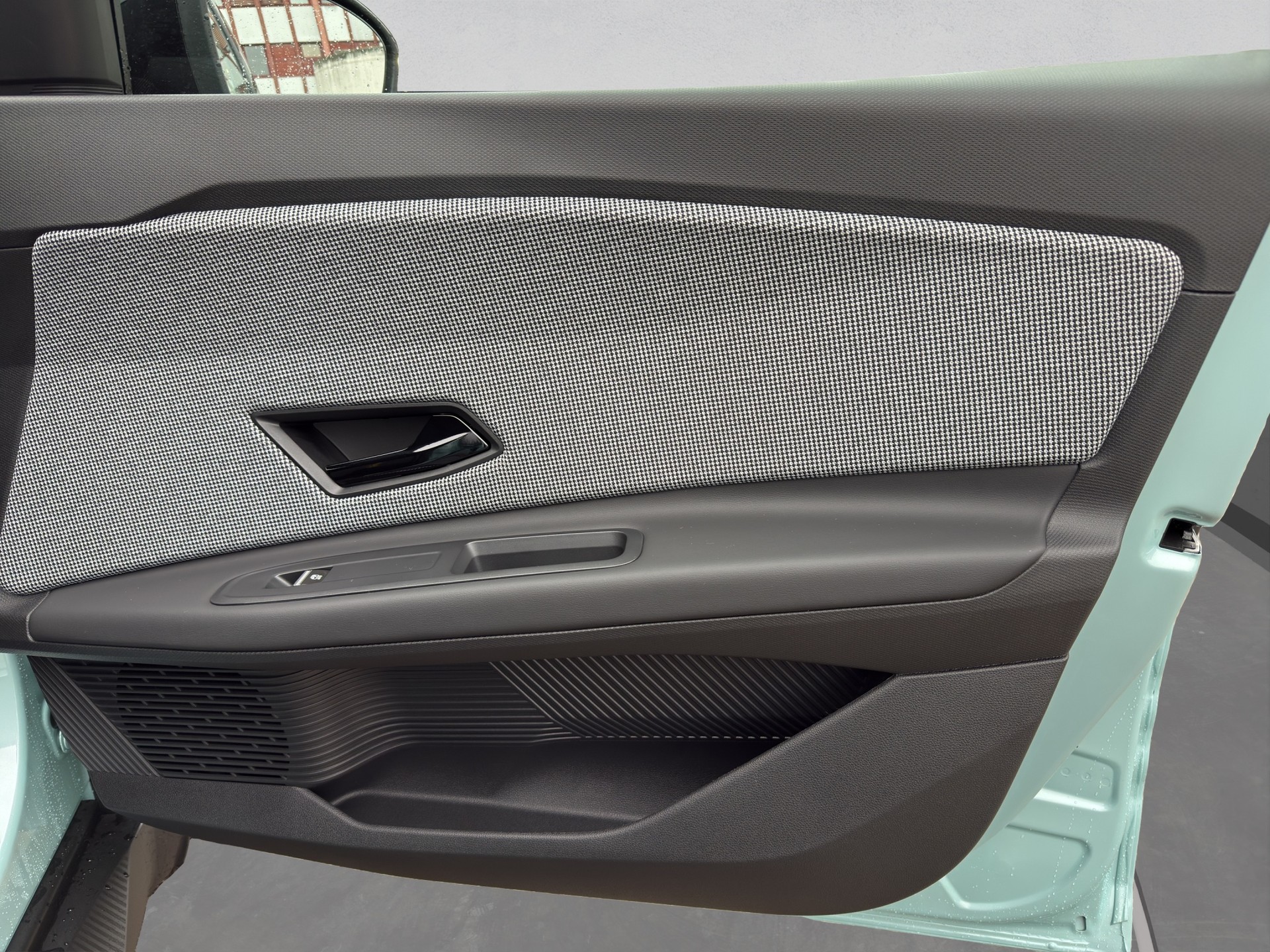 RENAULT R4 E-Tech Comfort Range 52 kWh Iconic-image-17