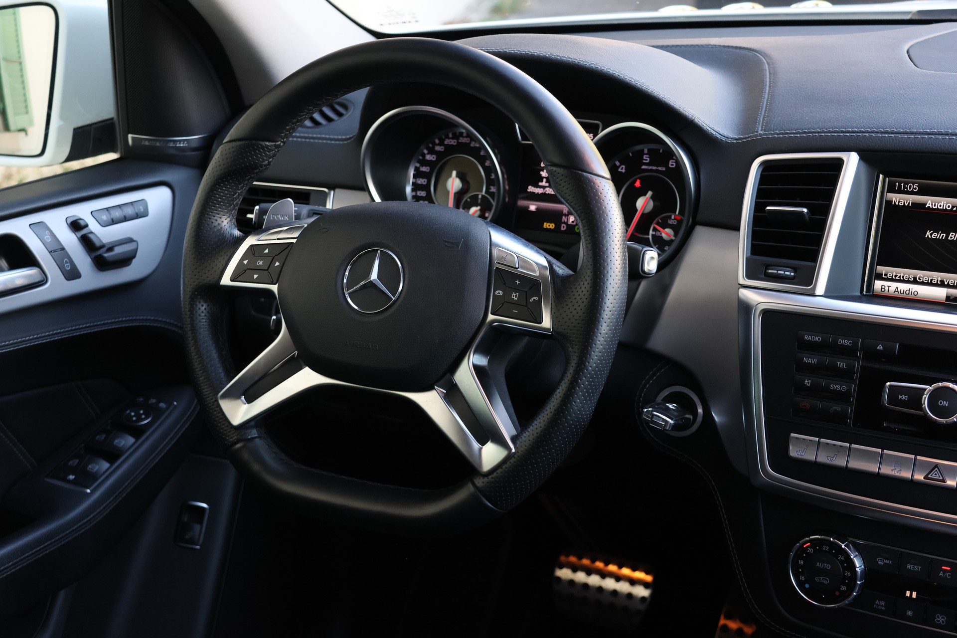 MERCEDES-BENZ ML 63 AMG Executive 4Matic Speedshift (CH)-image-13