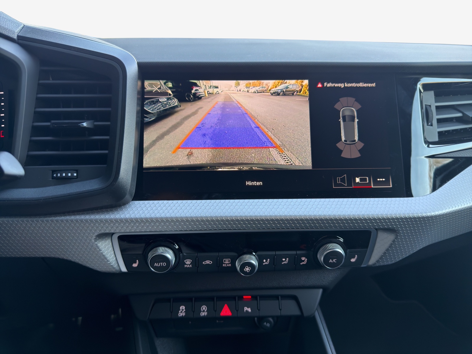 AUDI A1 Sportback 30 TFSI Attraction S-tronic-image-15