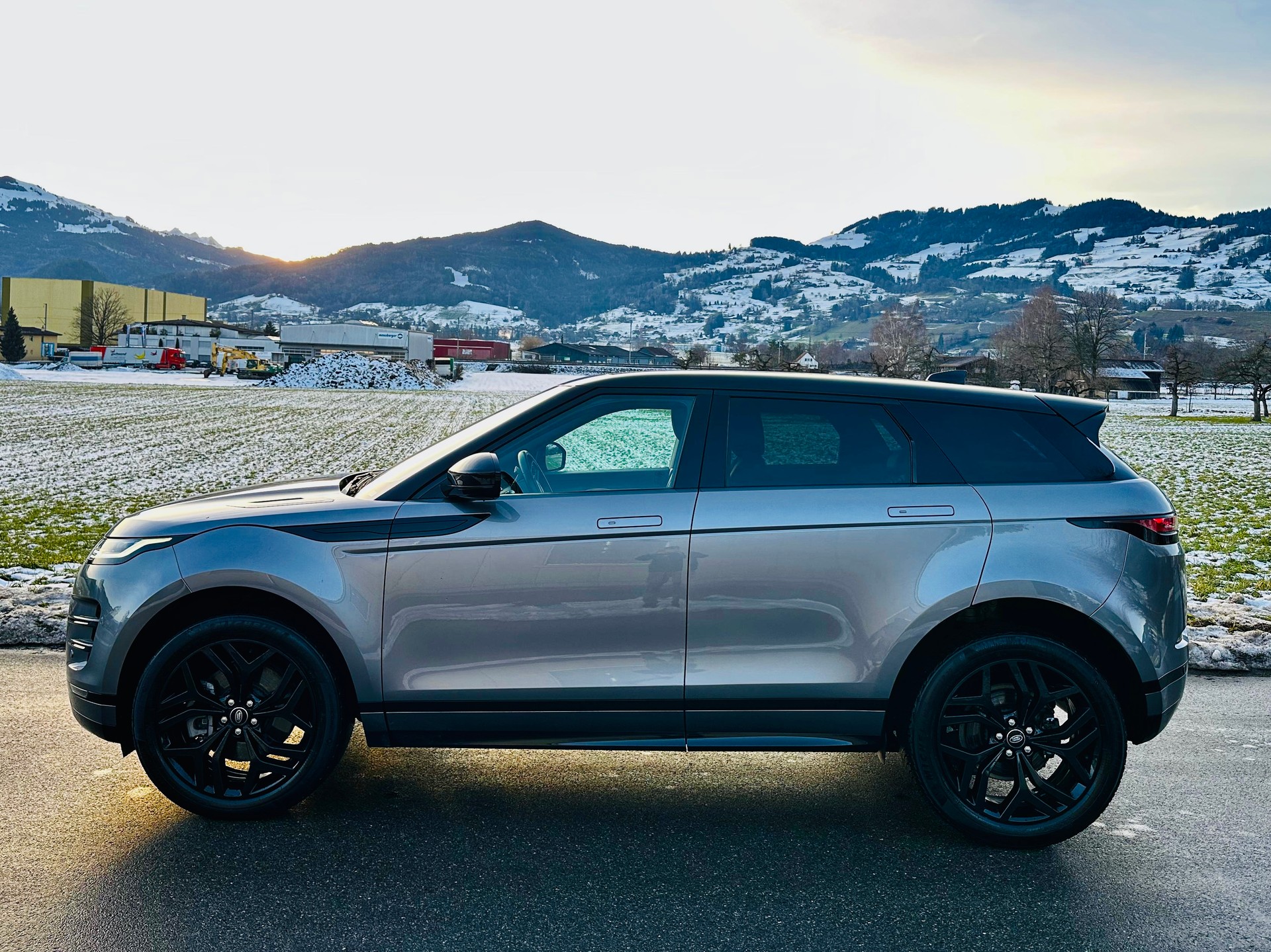 LAND ROVER Range Rover Evoque R-Dynamic P 200 HSE AT9-showroom-element-1