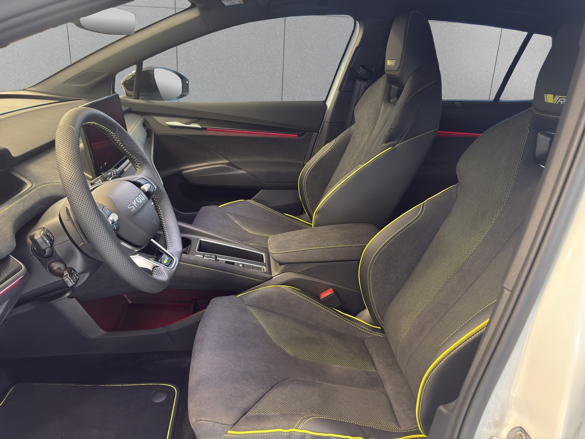 SKODA Enyaq 4x4 RS-image-6