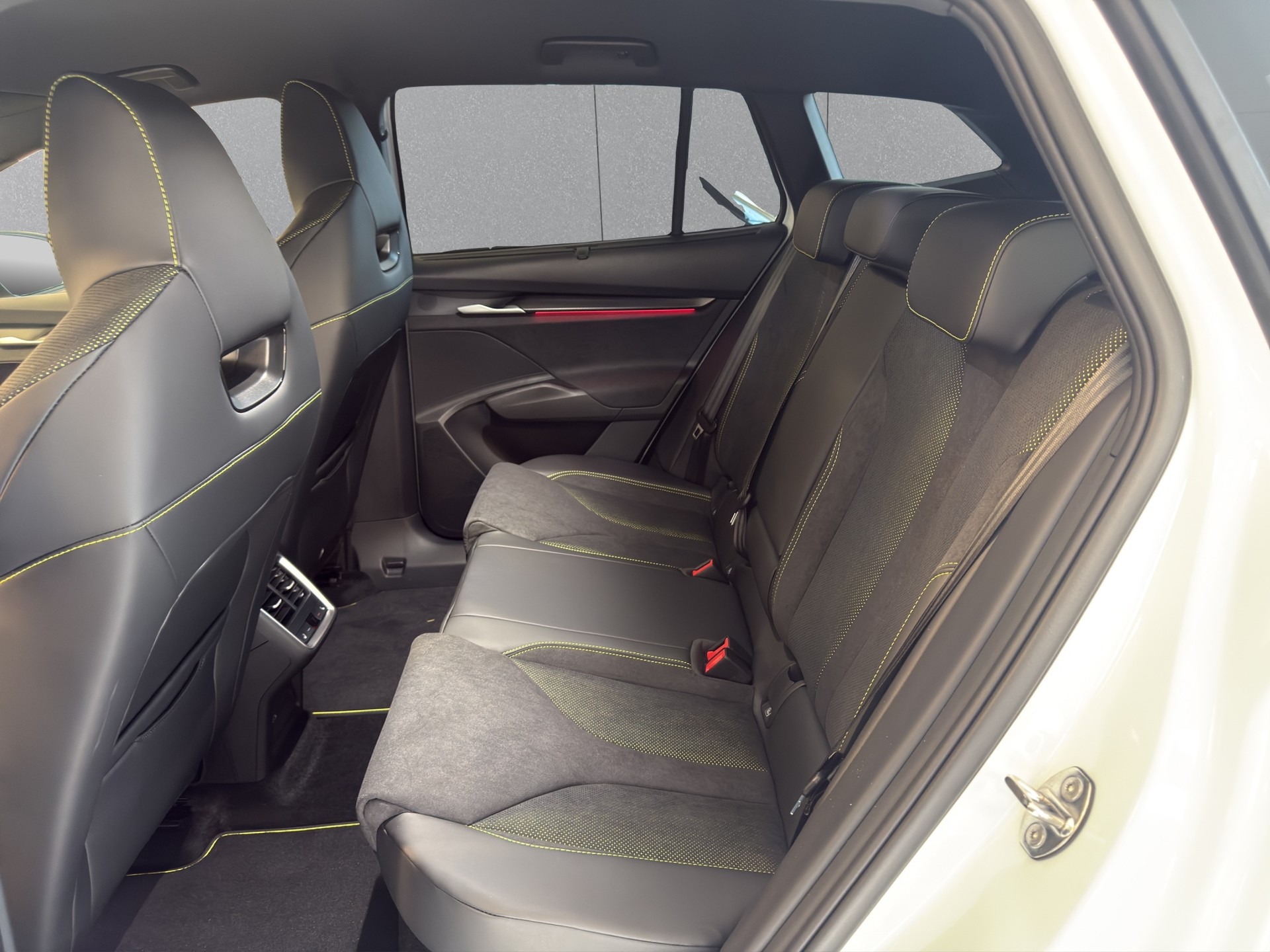 SKODA Enyaq 4x4 RS-image-7