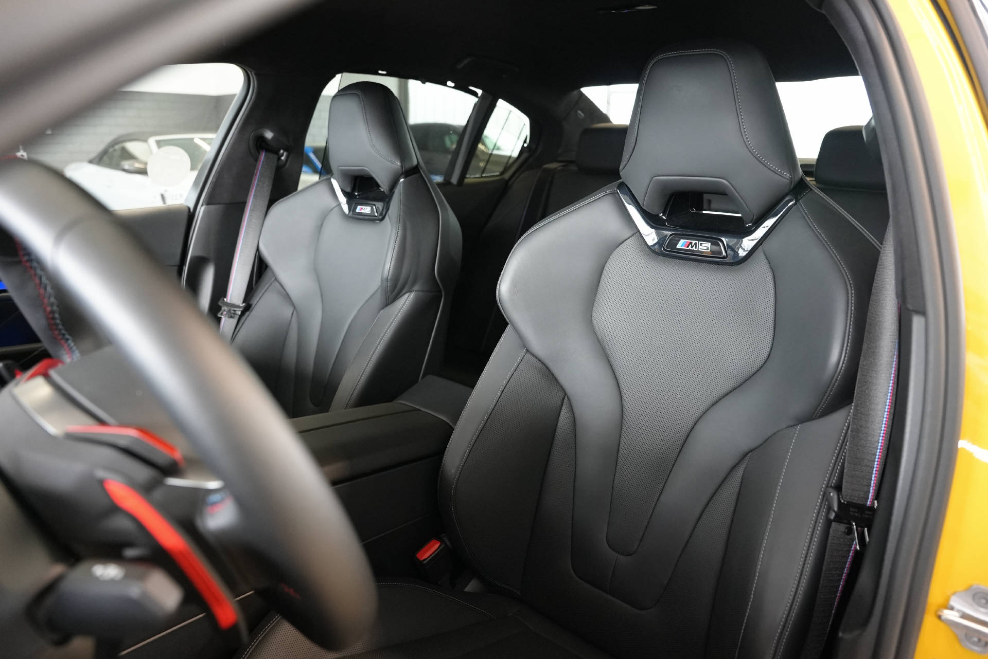 BMW M5 xDrive Speedgelb-image-9