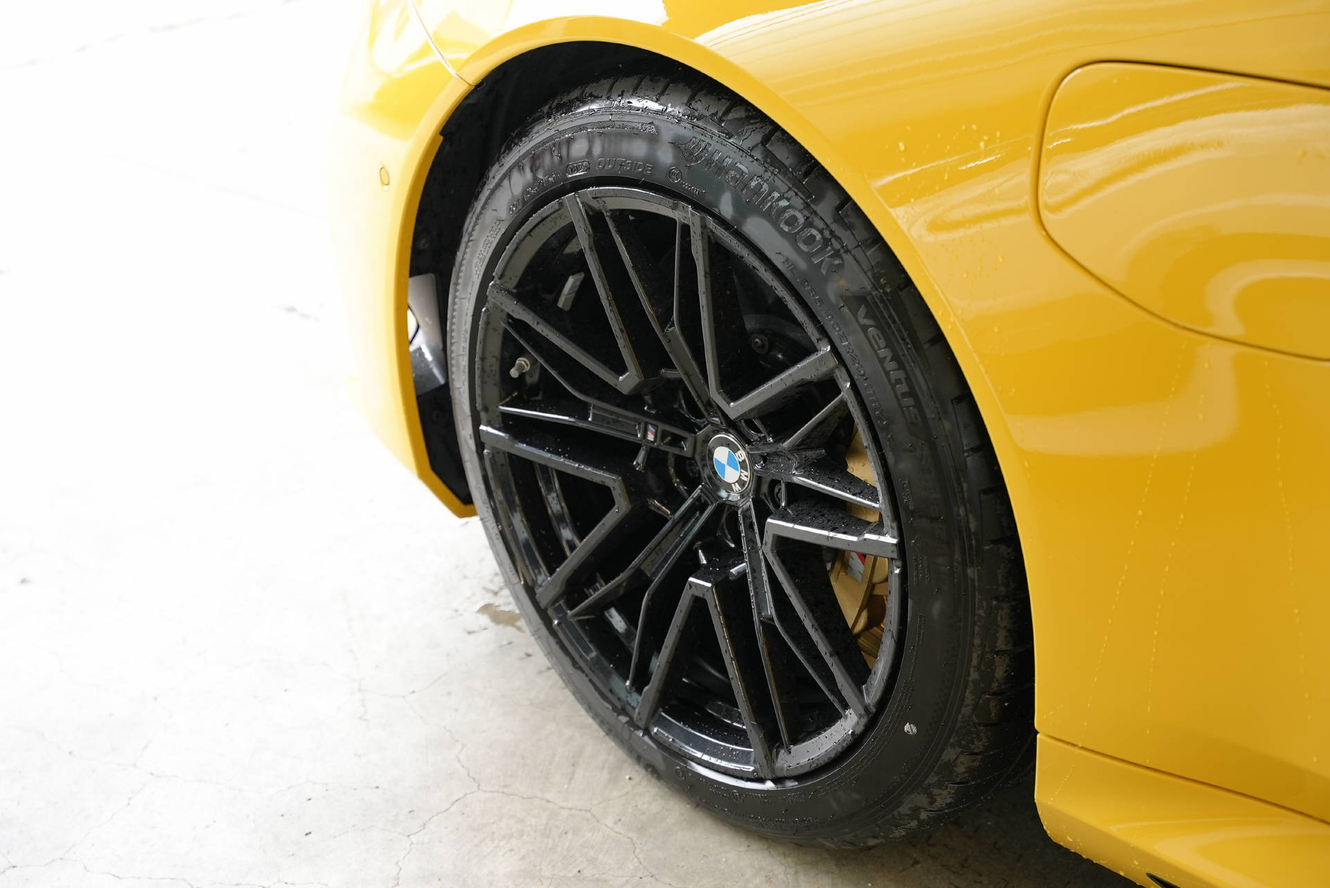 BMW M5 xDrive Speedgelb-image-5
