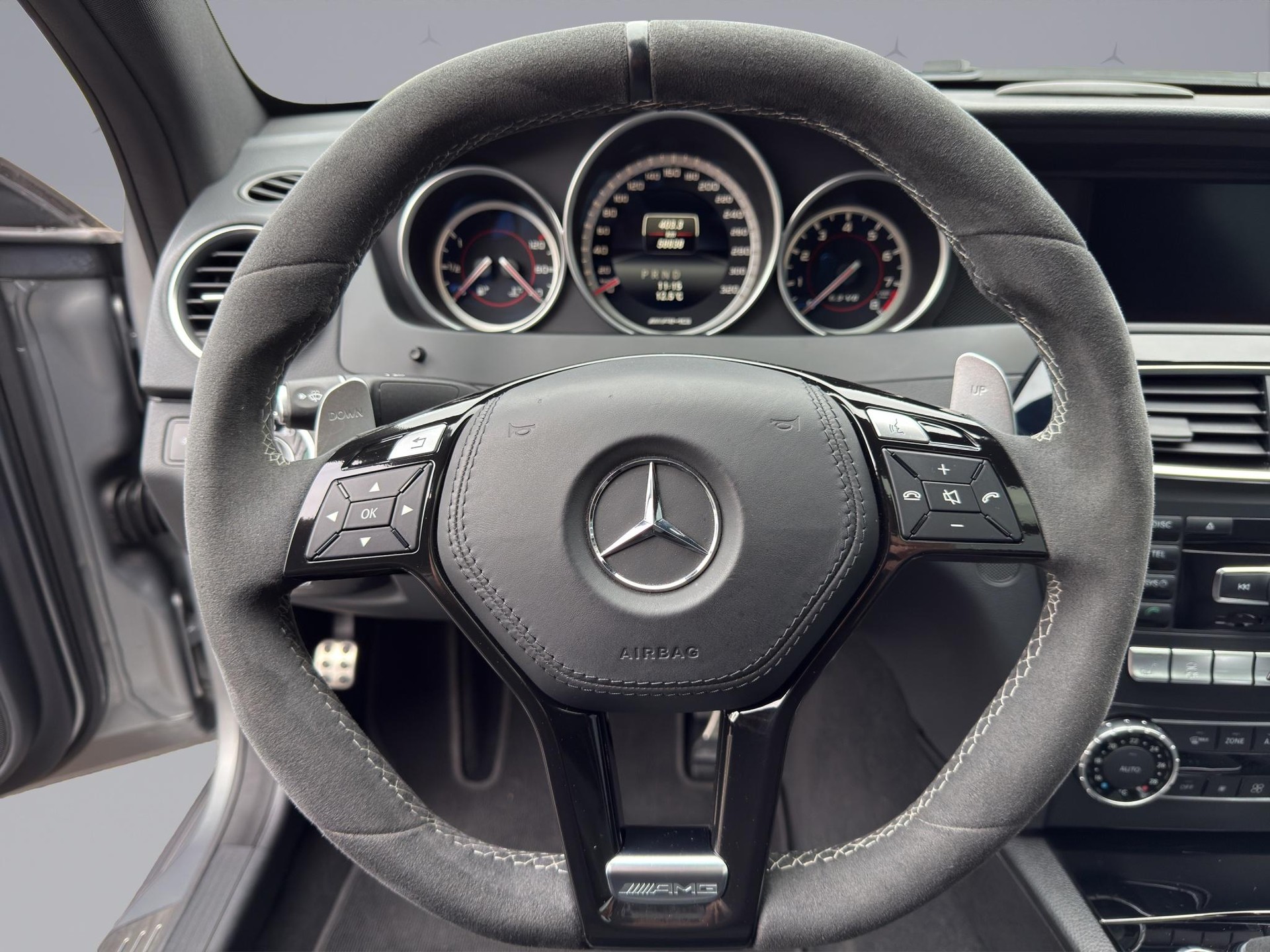 MERCEDES-BENZ C 63 V8 AMG Coupé 507 AMG Edition-image-10
