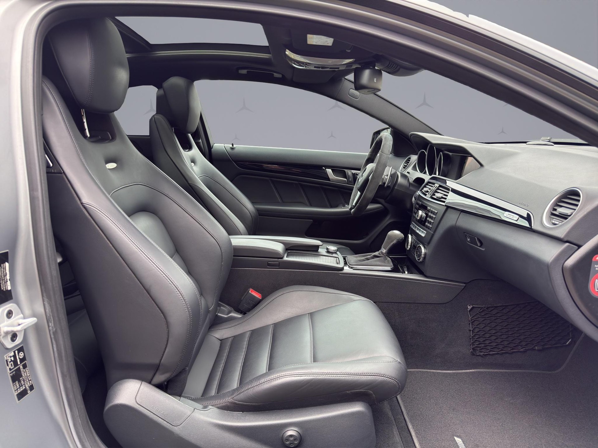 MERCEDES-BENZ C 63 V8 AMG Coupé 507 AMG Edition-image-16