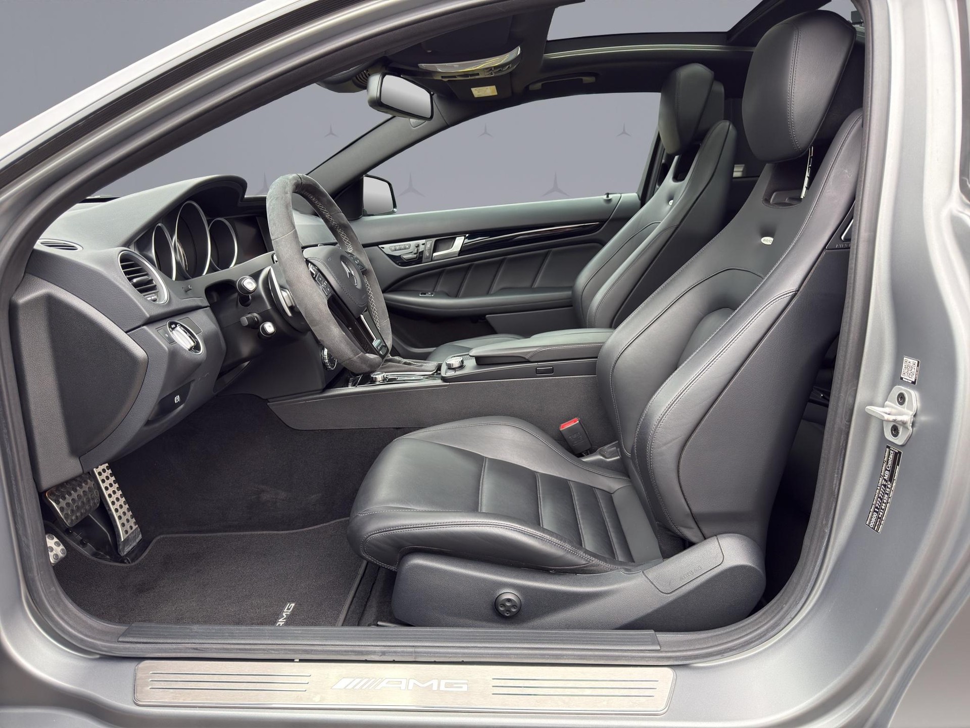 MERCEDES-BENZ C 63 V8 AMG Coupé 507 AMG Edition-image-9