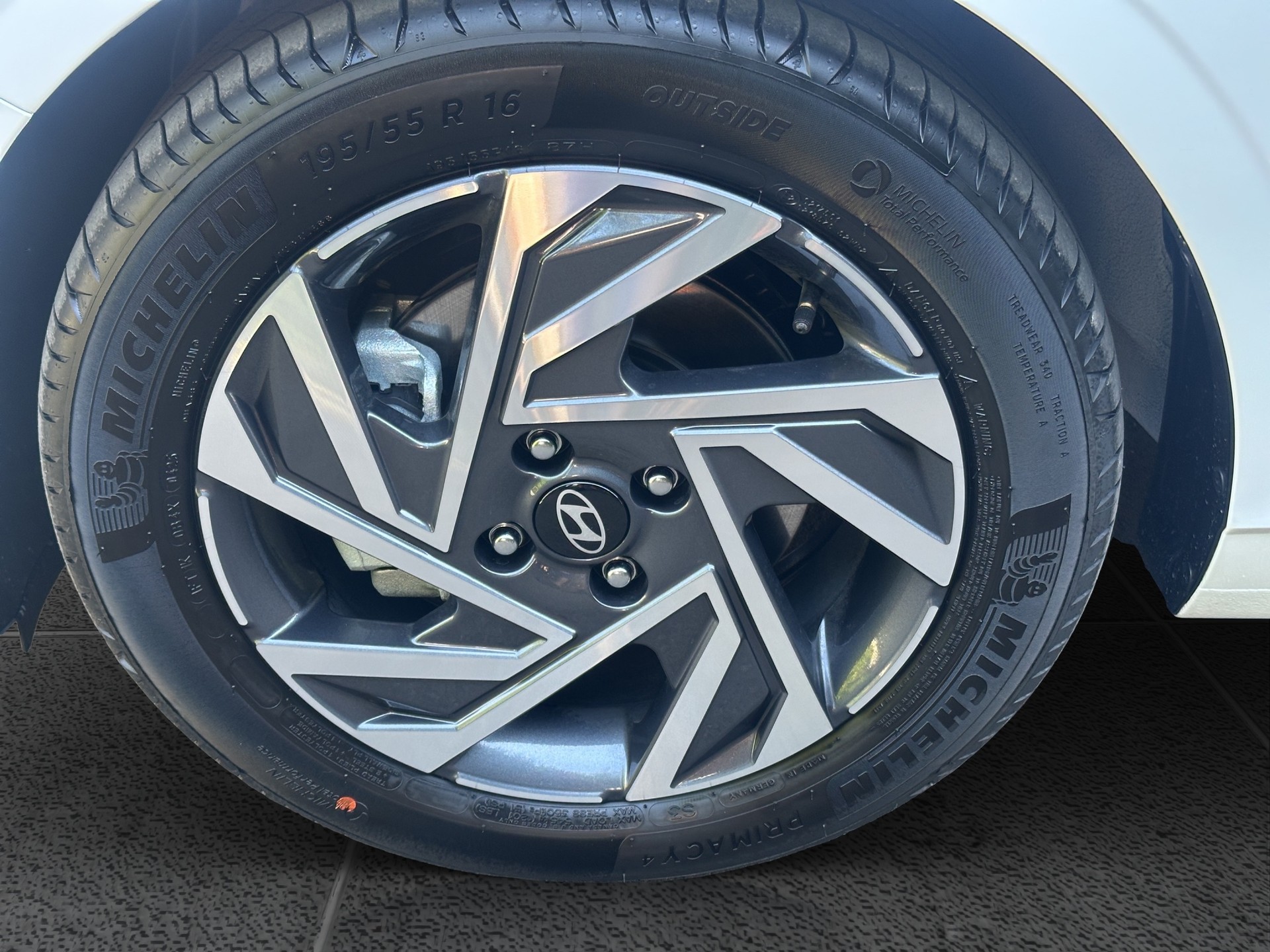 HYUNDAI i20 1.0 T-GDi Amplia DCT-image-20