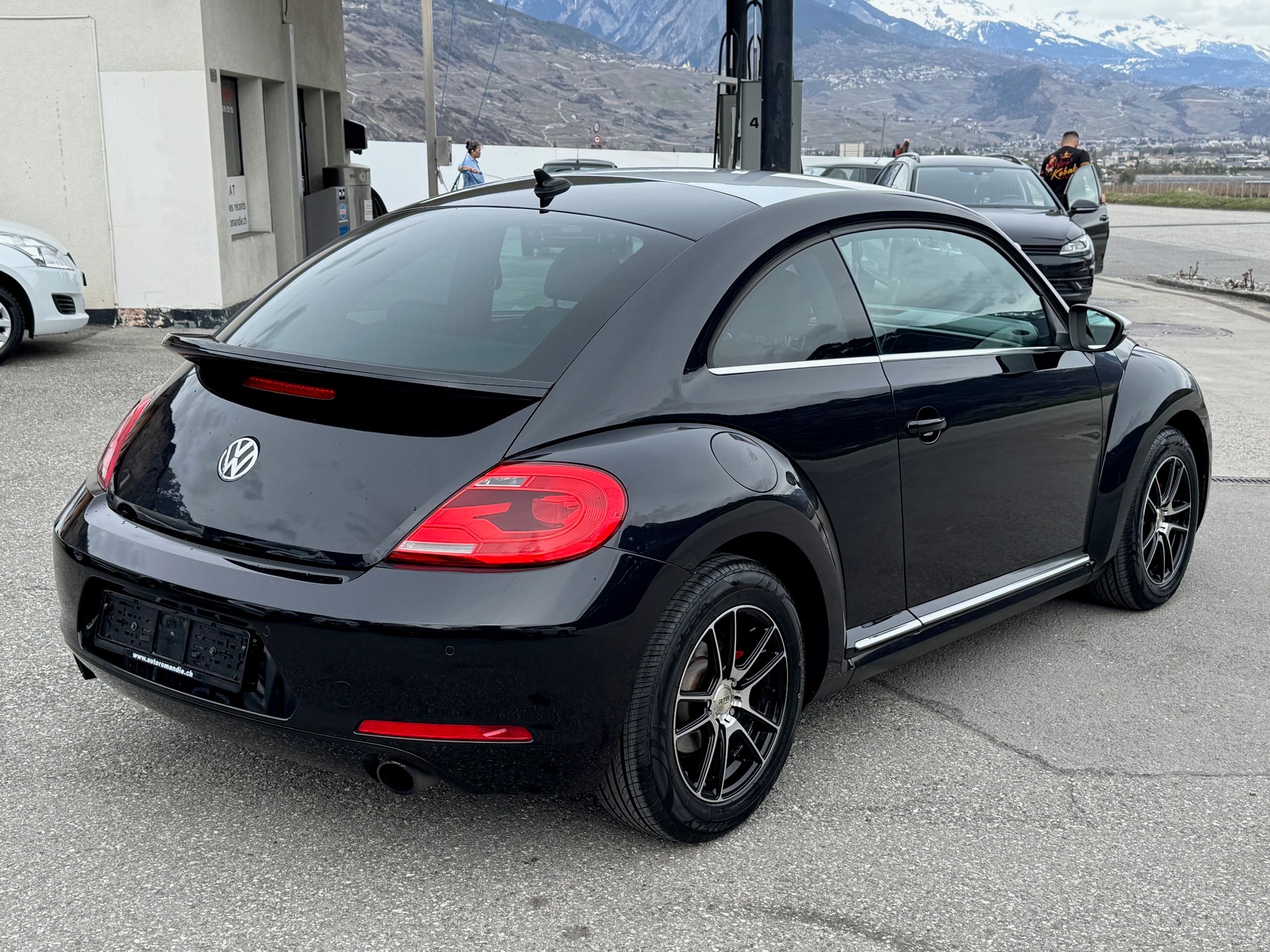 VW Beetle 2.0 TSI Sport DSG-image-2