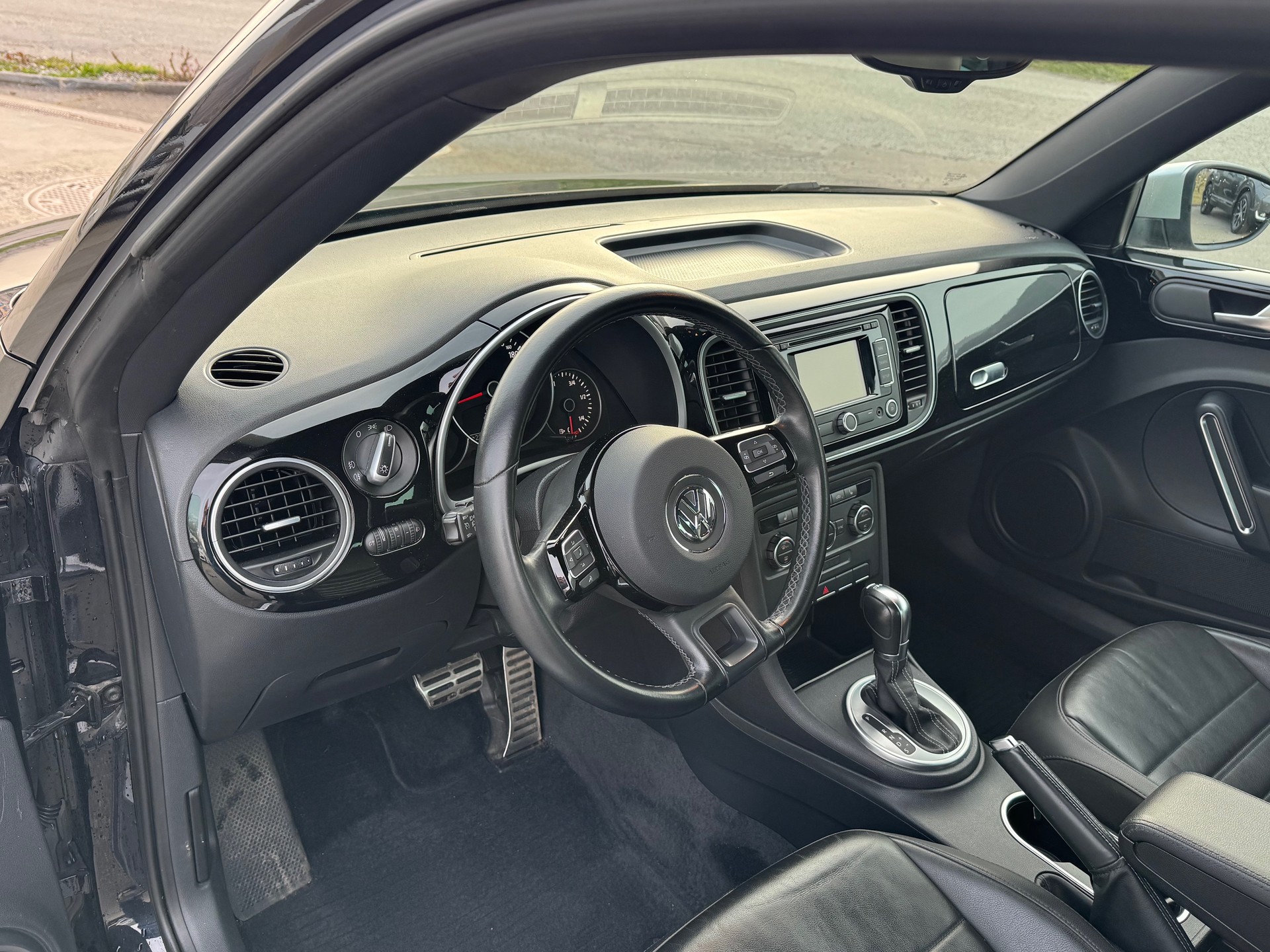 VW Beetle 2.0 TSI Sport DSG-image-7