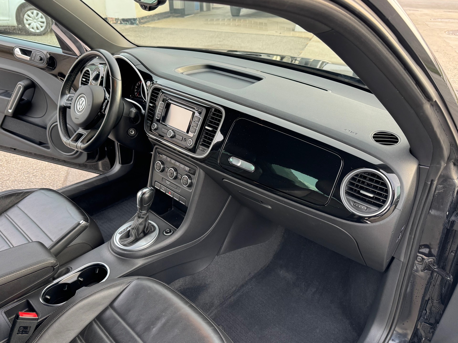 VW Beetle 2.0 TSI Sport DSG-image-8