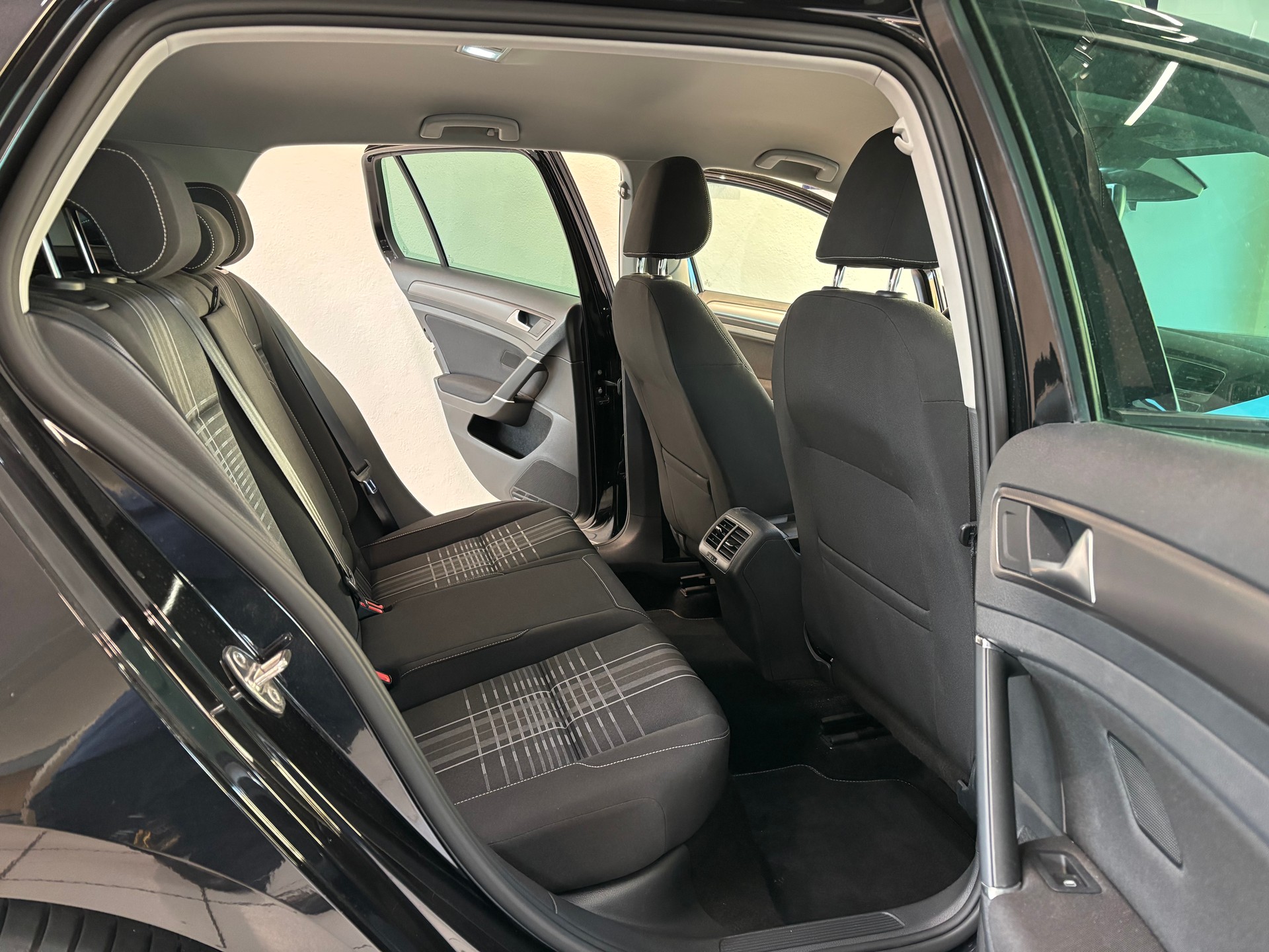 VW Golf 1.4 TSI Lounge DSG-image-9