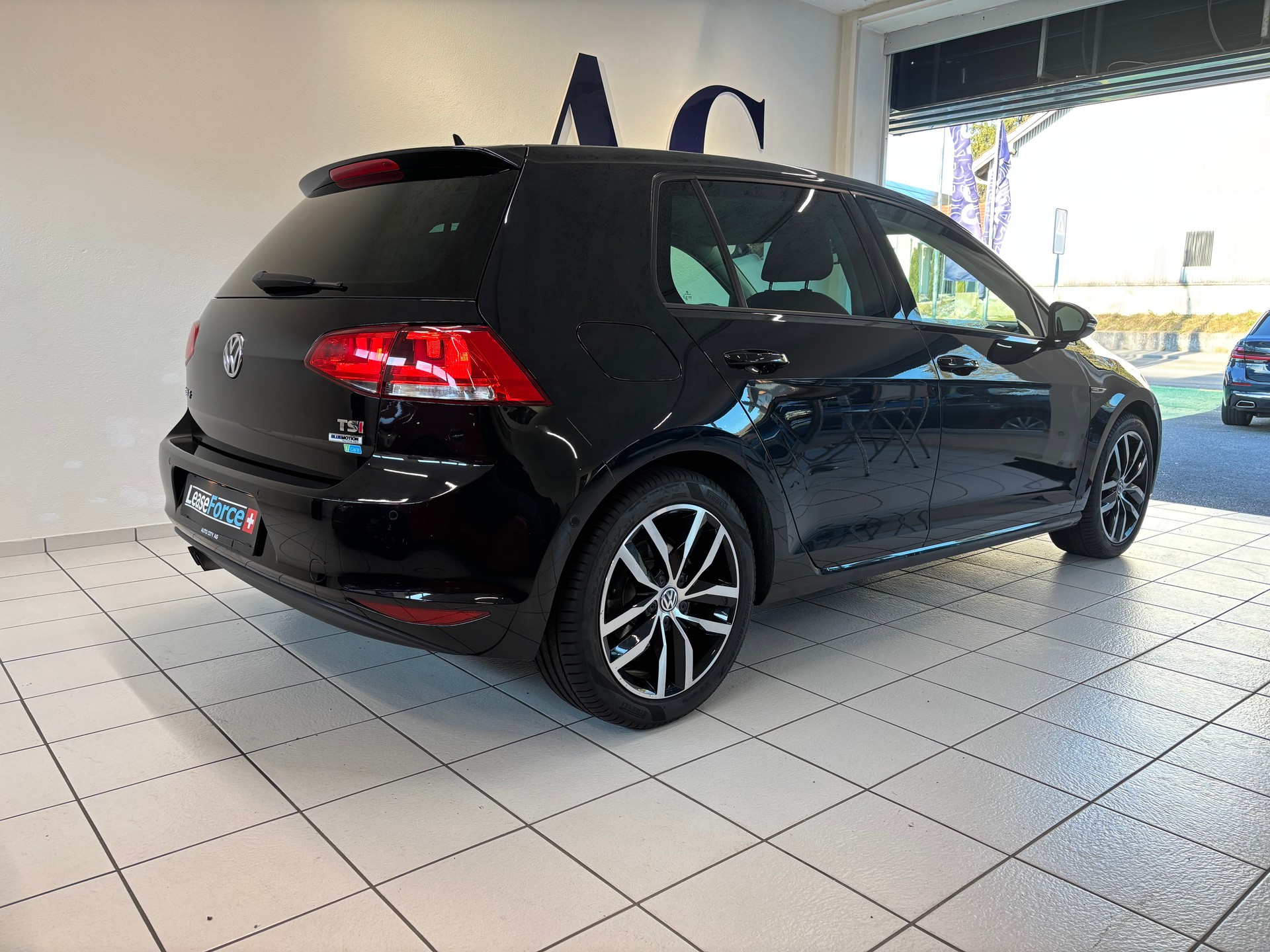 VW Golf 1.4 TSI Lounge DSG-image-1