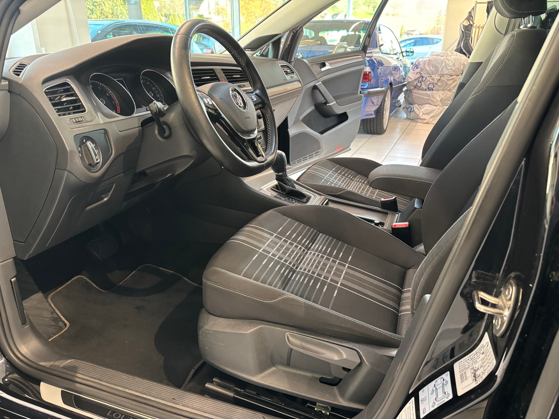 VW Golf 1.4 TSI Lounge DSG-image-8