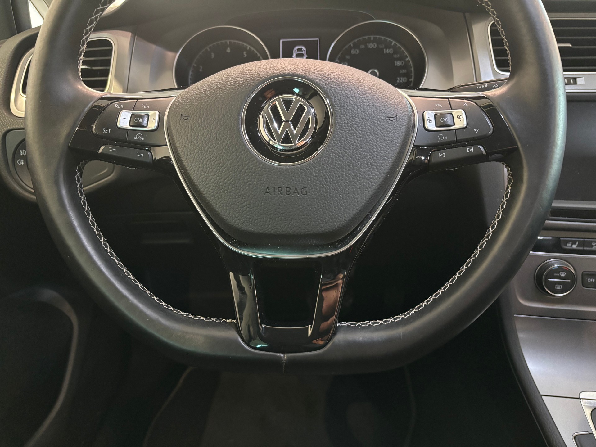 VW Golf 1.4 TSI Lounge DSG-image-11