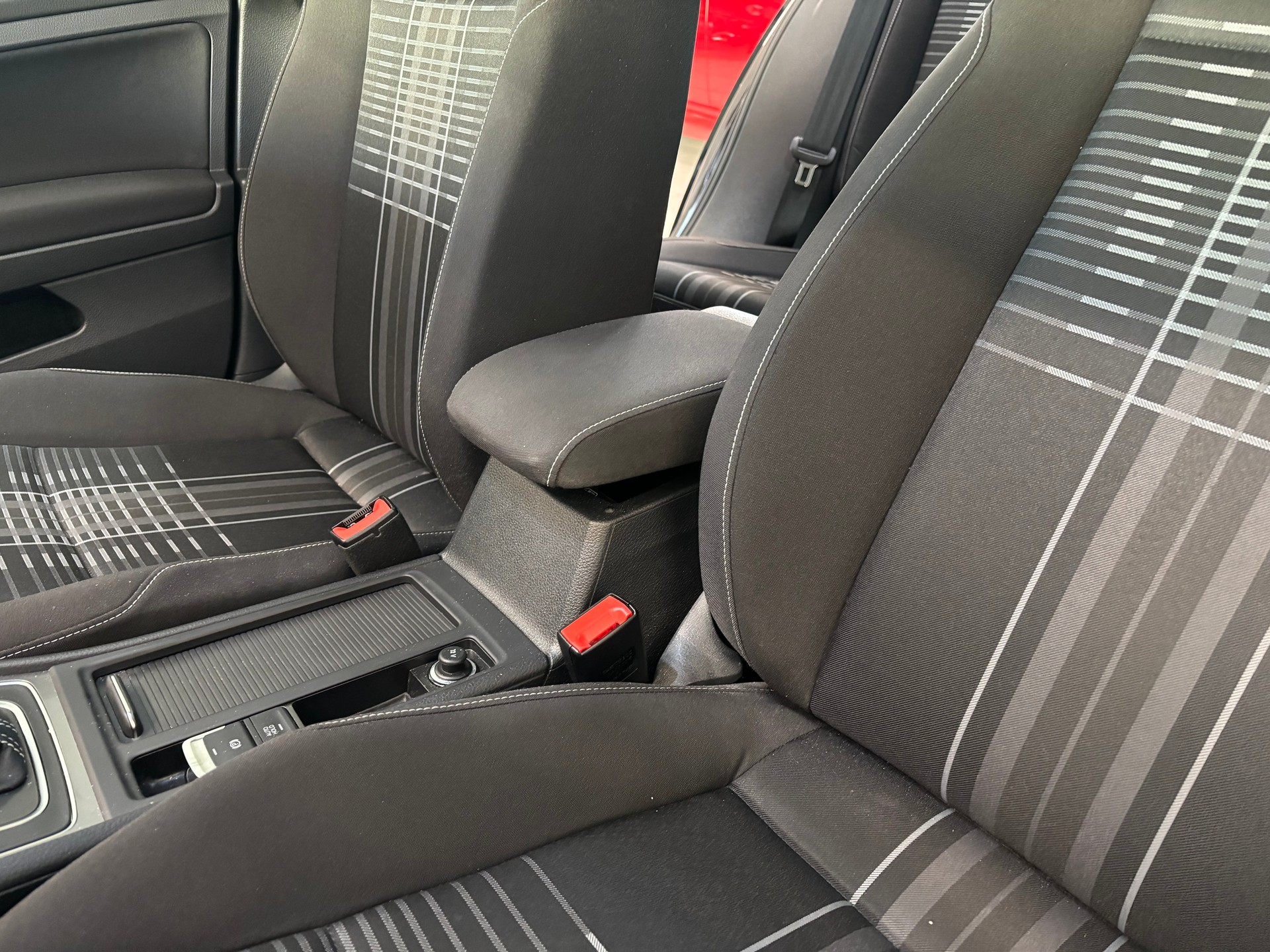 VW Golf 1.4 TSI Lounge DSG-image-10