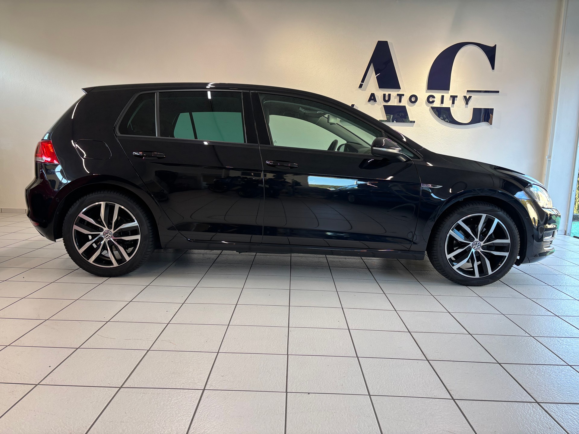 VW Golf 1.4 TSI Lounge DSG-image-2